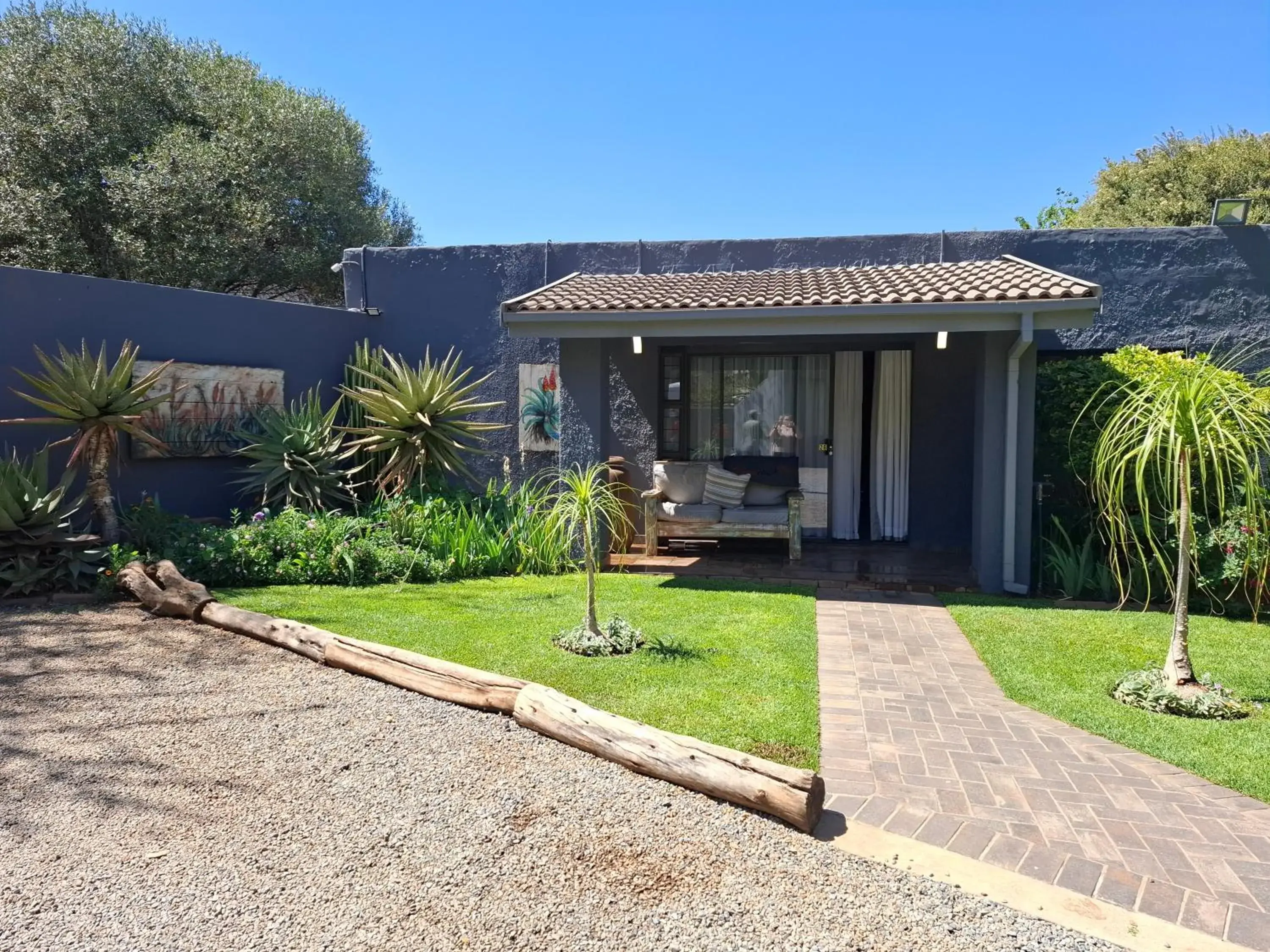 Two-Bedroom Suite in Sunrock Guesthouse Two-Bedroom Suite in Sunrock Guesthouse