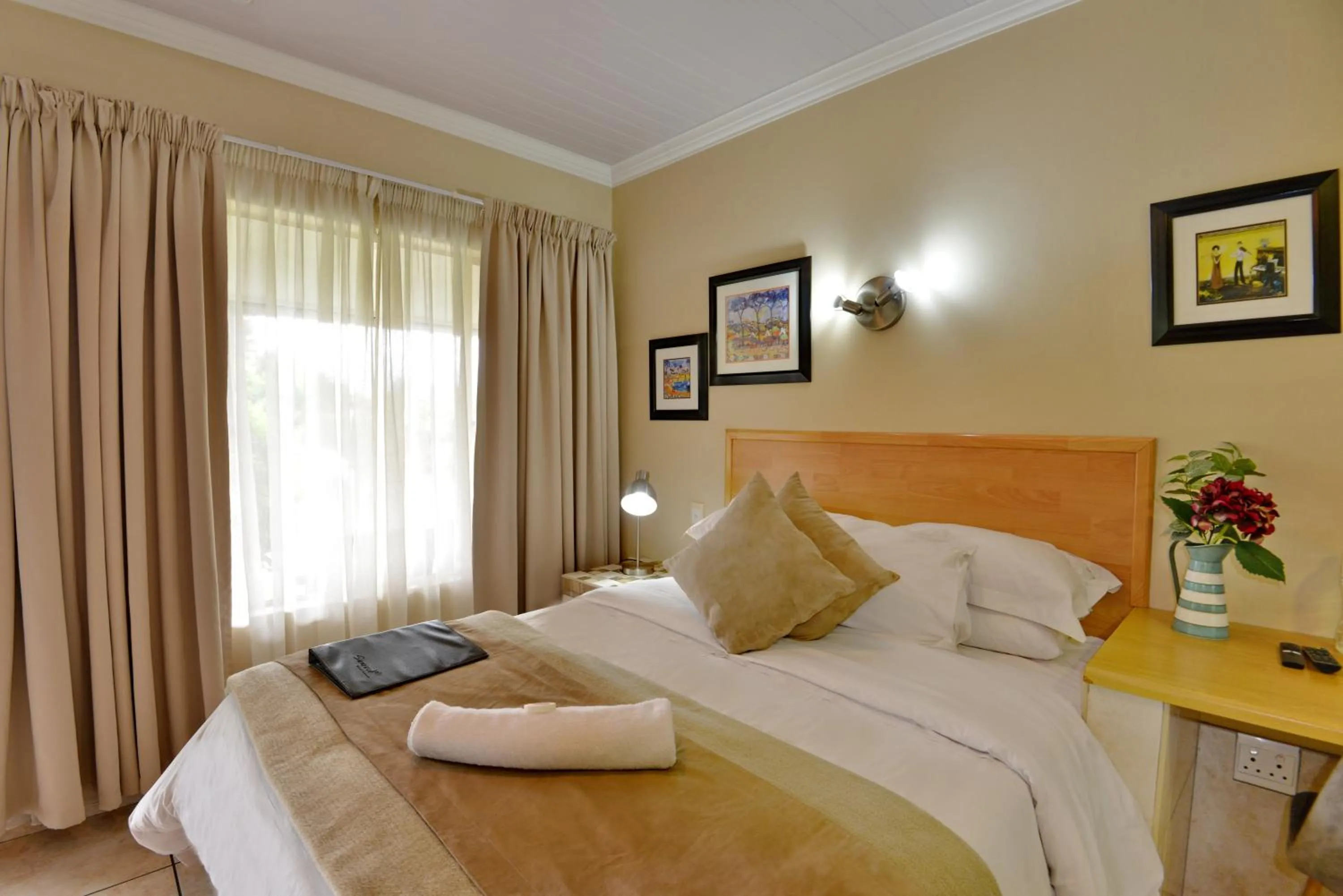 Bed in Sunrock Guesthouse