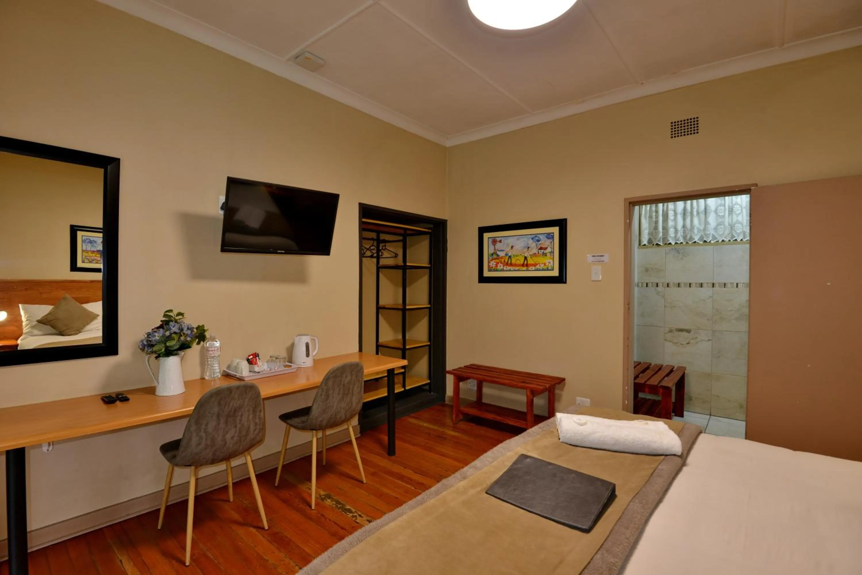 Seating area, Bed in Sunrock Guesthouse