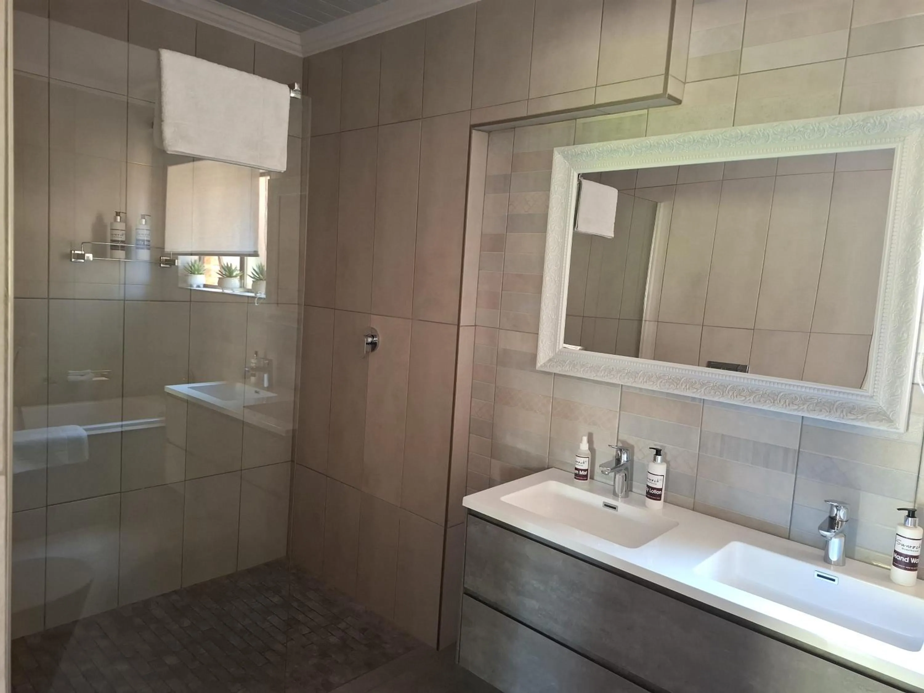 Bathroom in Sunrock Guesthouse