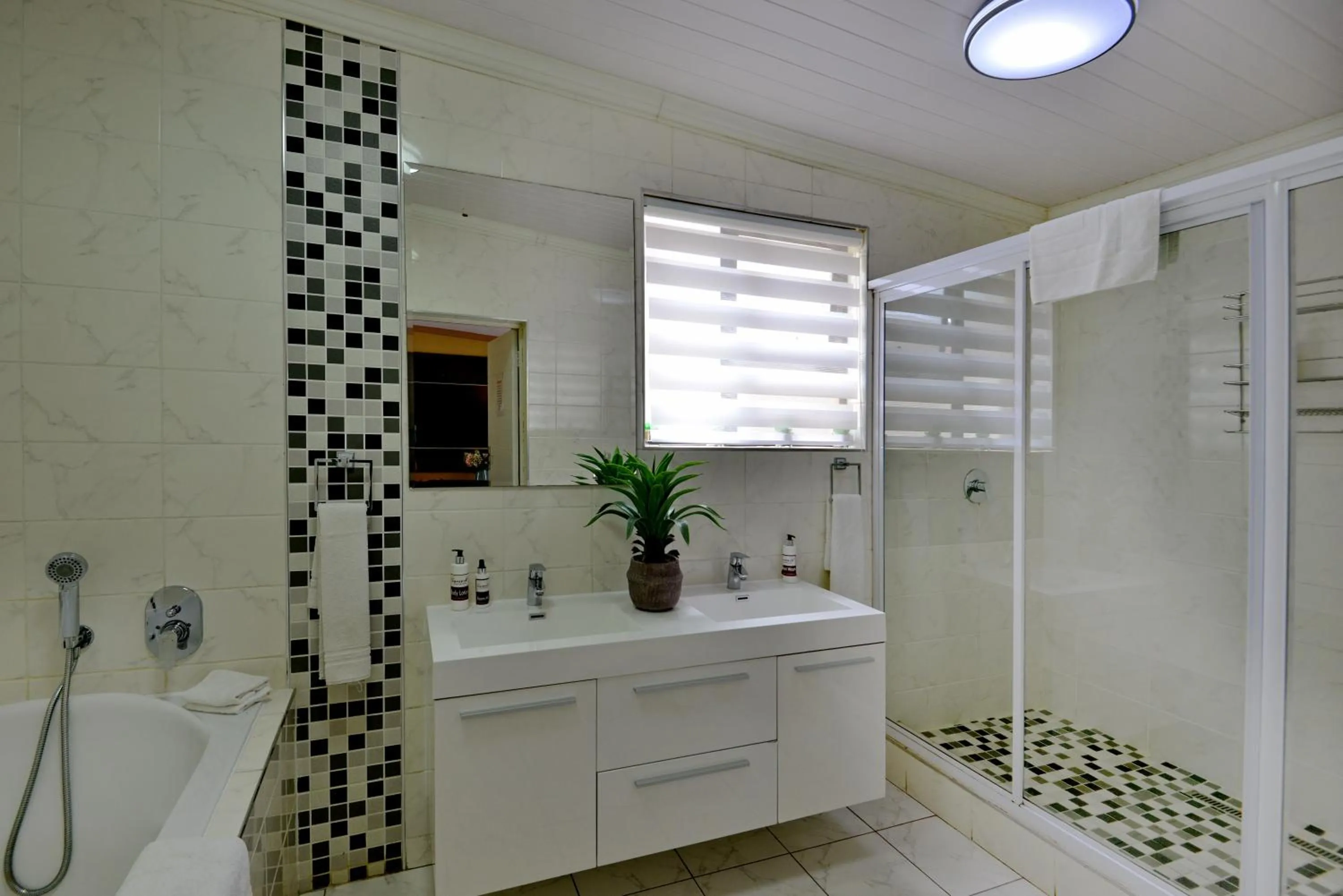 Bathroom in Sunrock Guesthouse