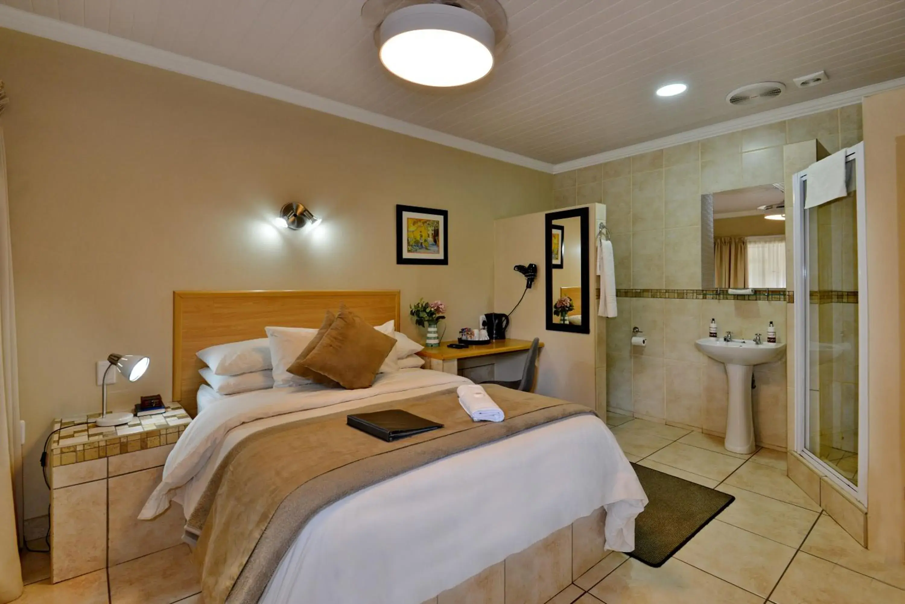 Single Room - single occupancy in Sunrock Guesthouse Single Room - single occupancy in Sunrock Guesthouse