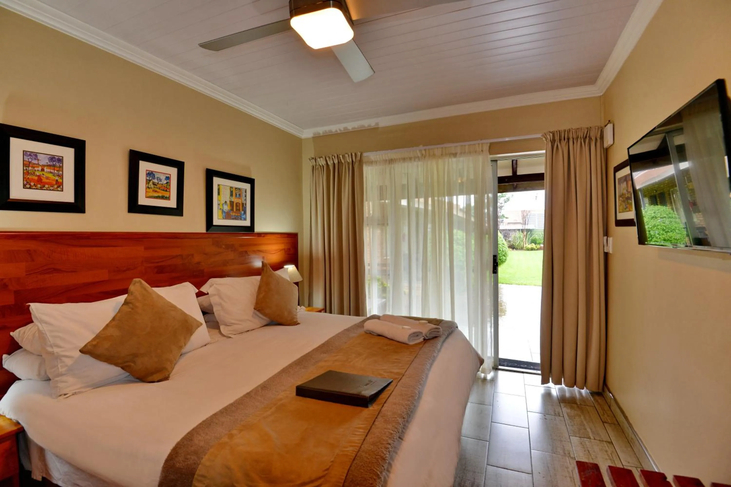 Bedroom, Bed in Sunrock Guesthouse