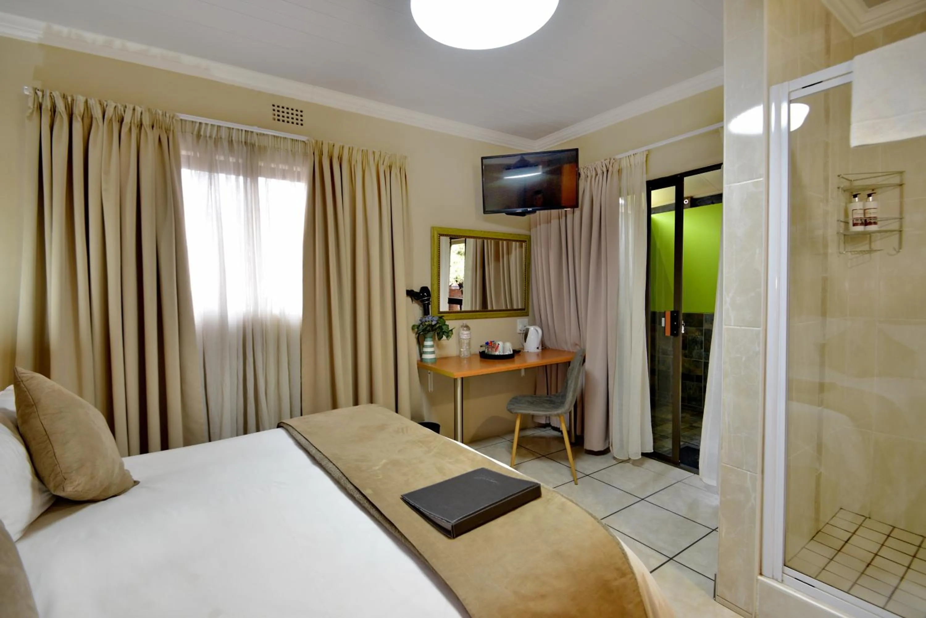 Bedroom, Bed in Sunrock Guesthouse