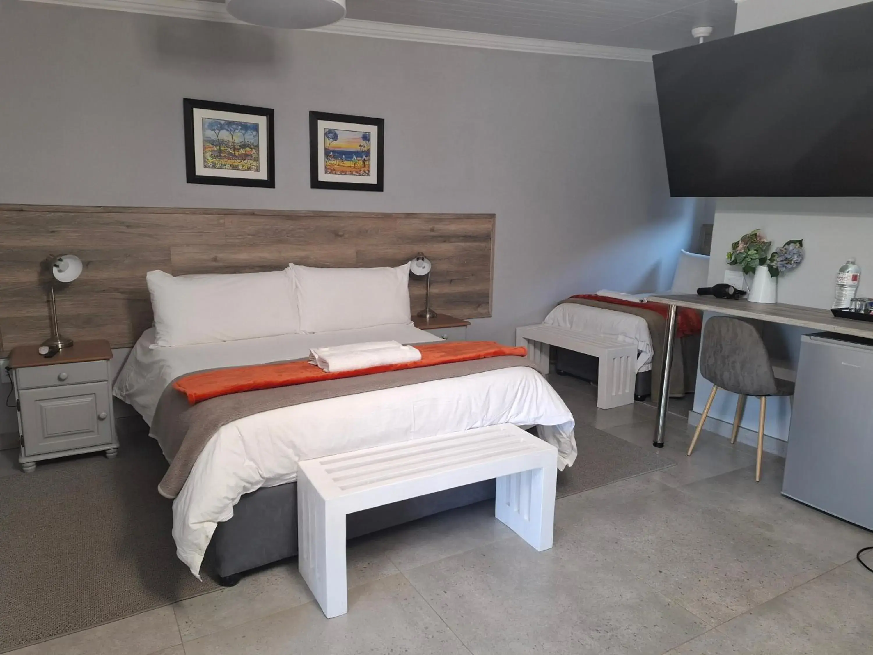 Family Room with Private Bathroom in Sunrock Guesthouse Family Room with Private Bathroom in Sunrock Guesthouse