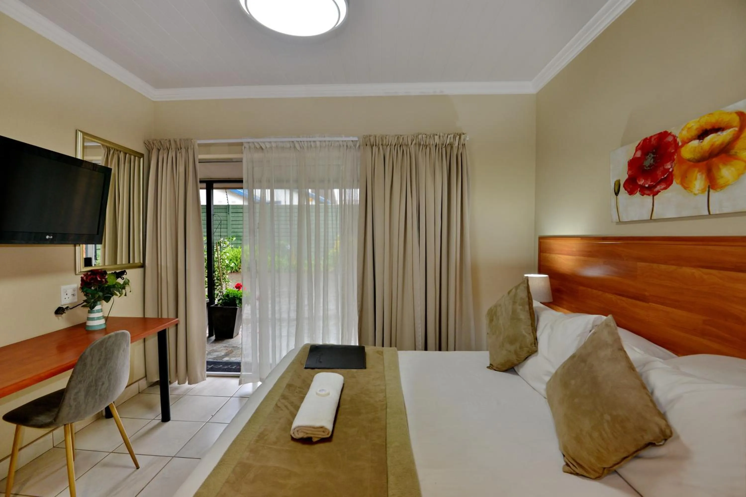 Bed in Sunrock Guesthouse