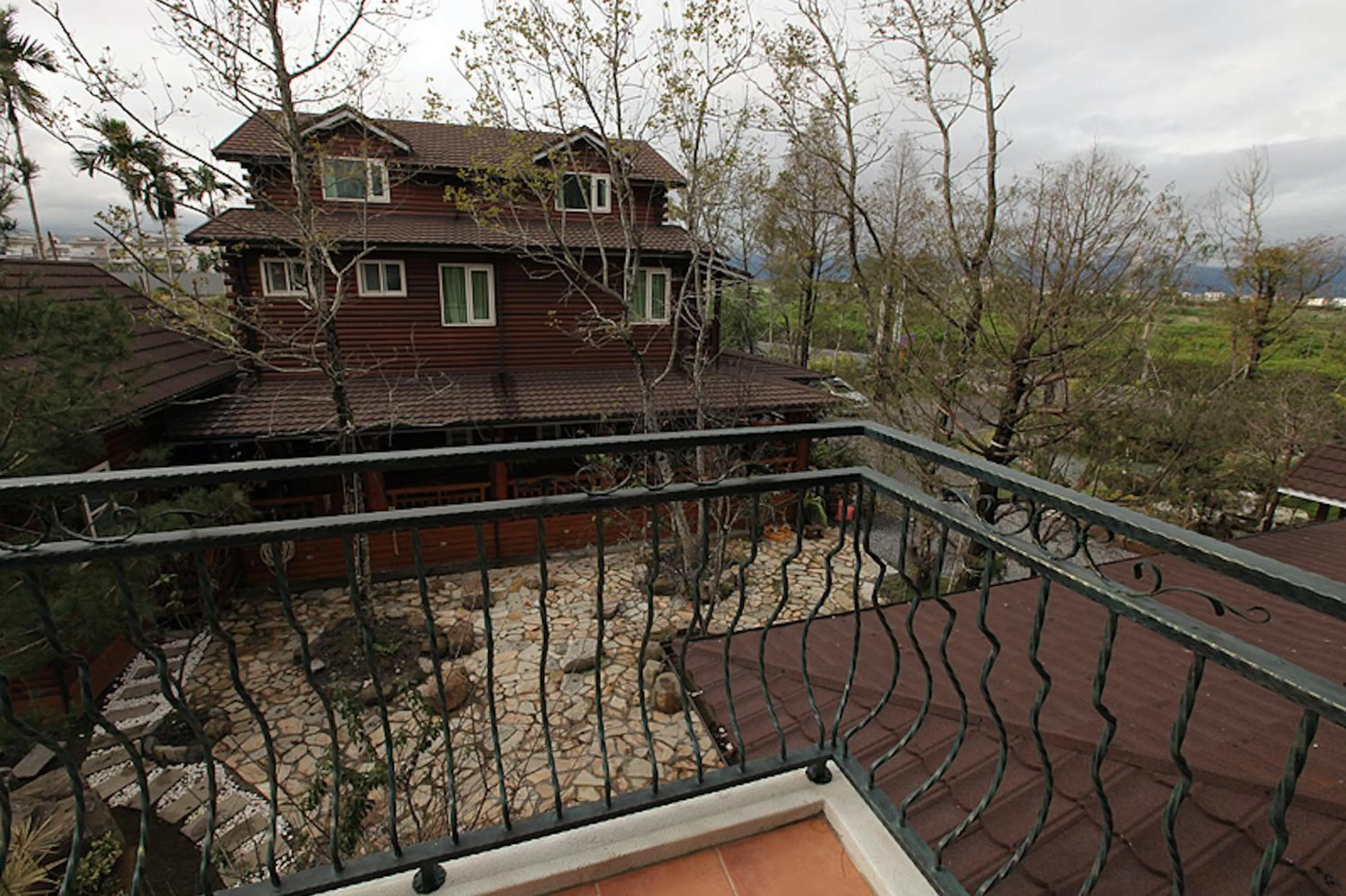 Shower in North Zart