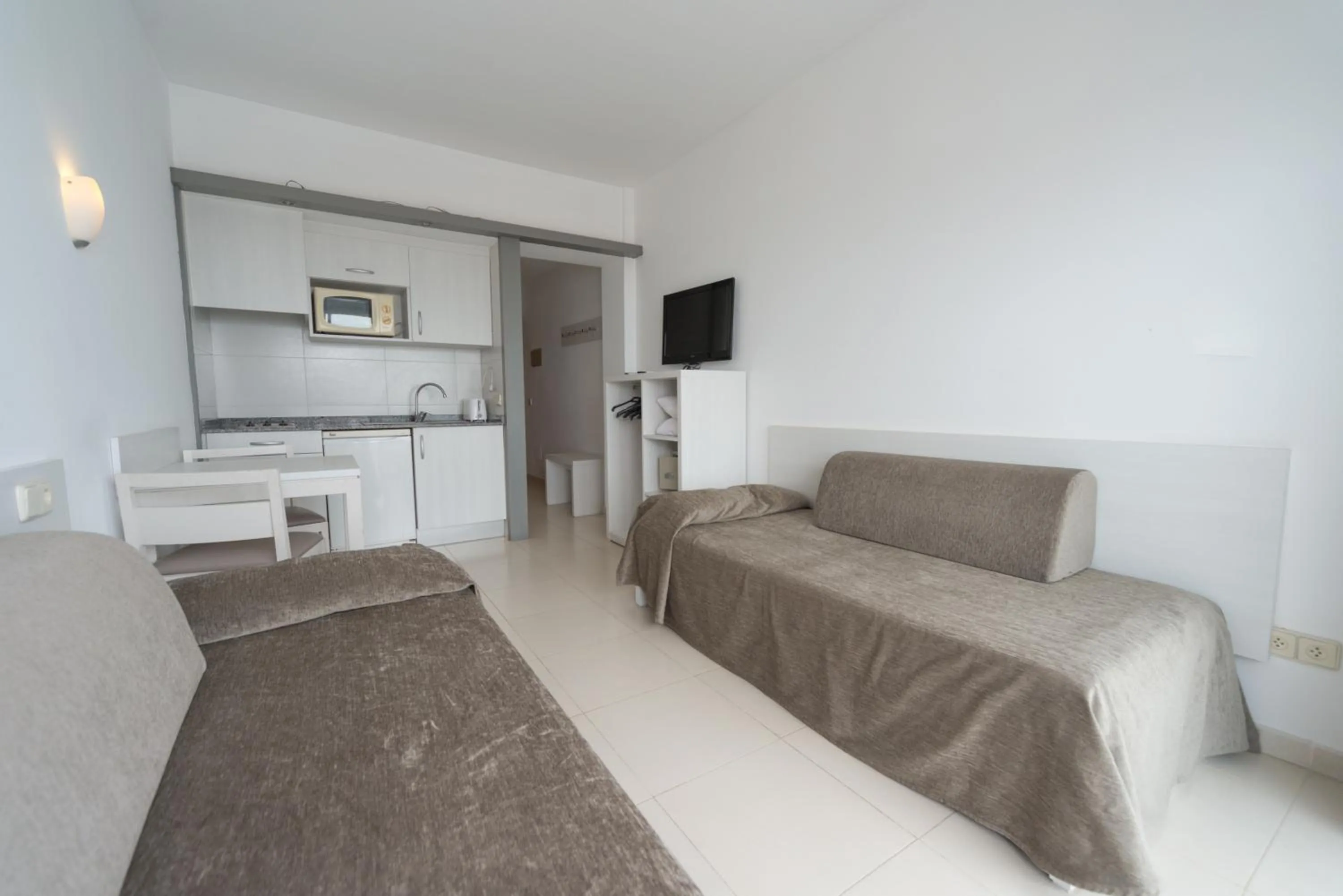Photo of the whole room in Apartamentos Embat