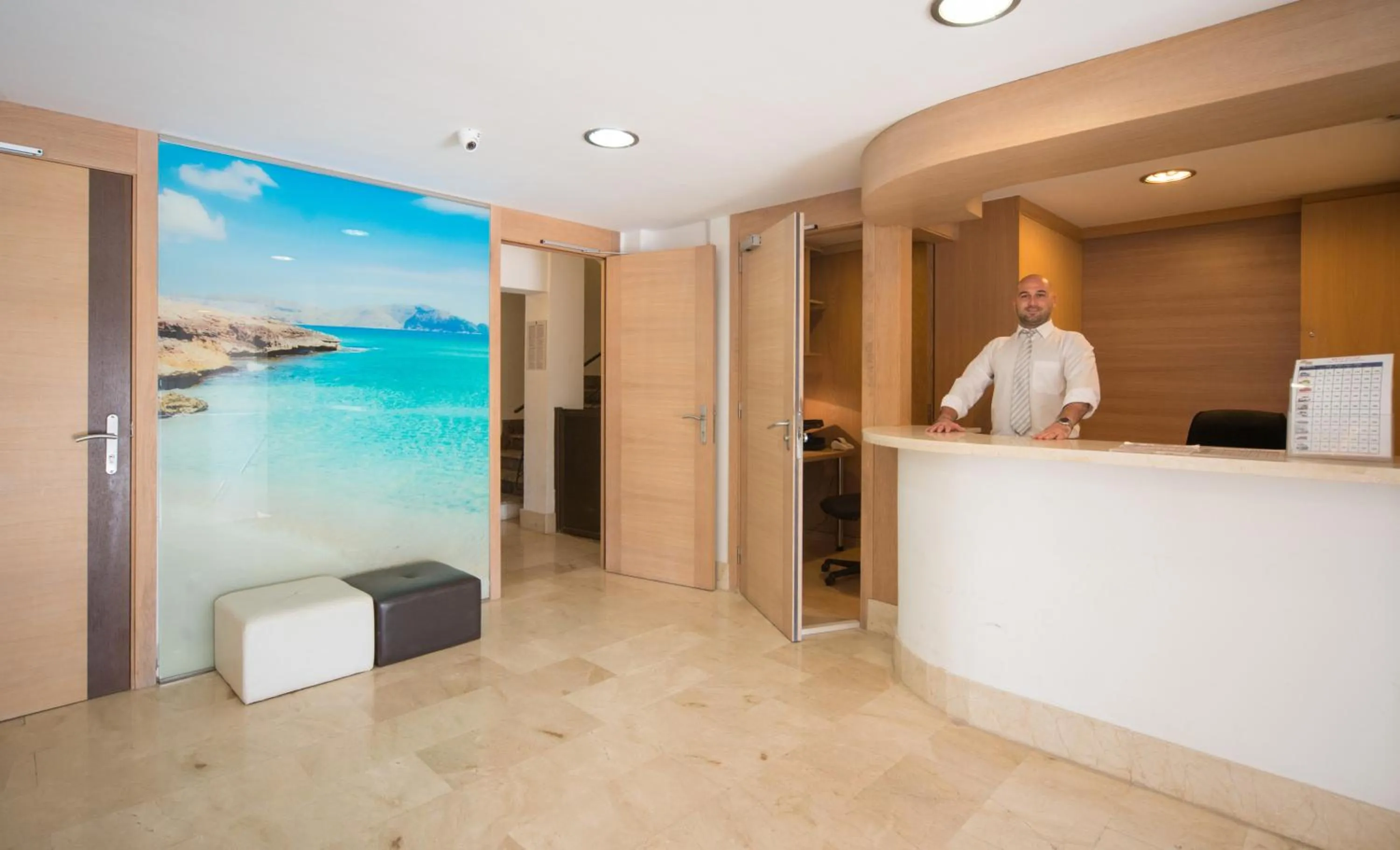 Lobby or reception in Apartamentos Embat