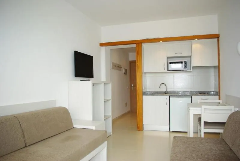 Kitchen or kitchenette in Apartamentos Embat