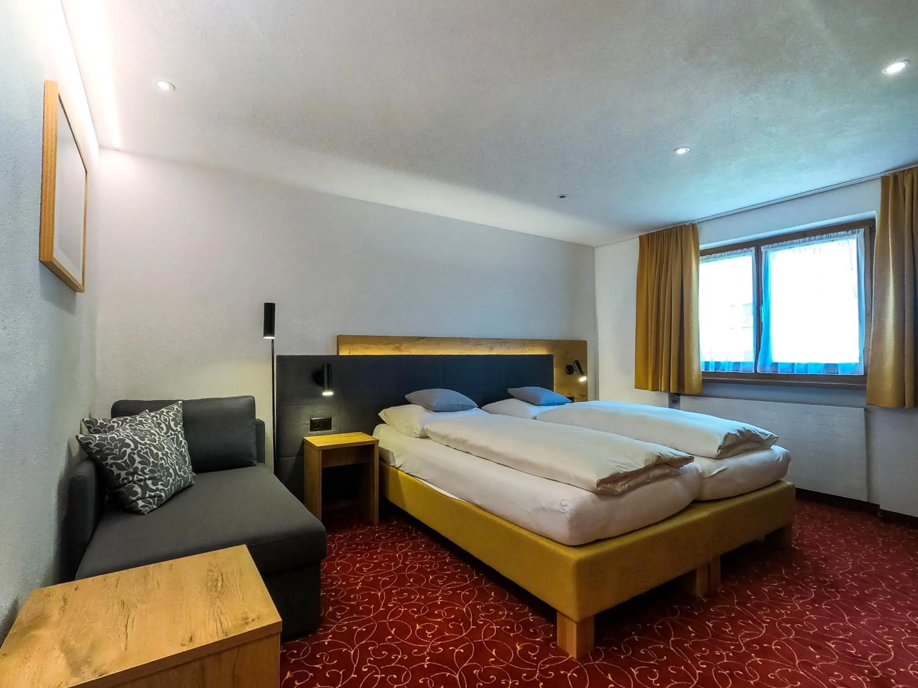 Photo of the whole room, Bed in Sonnenhotel Soldanella Sonneck