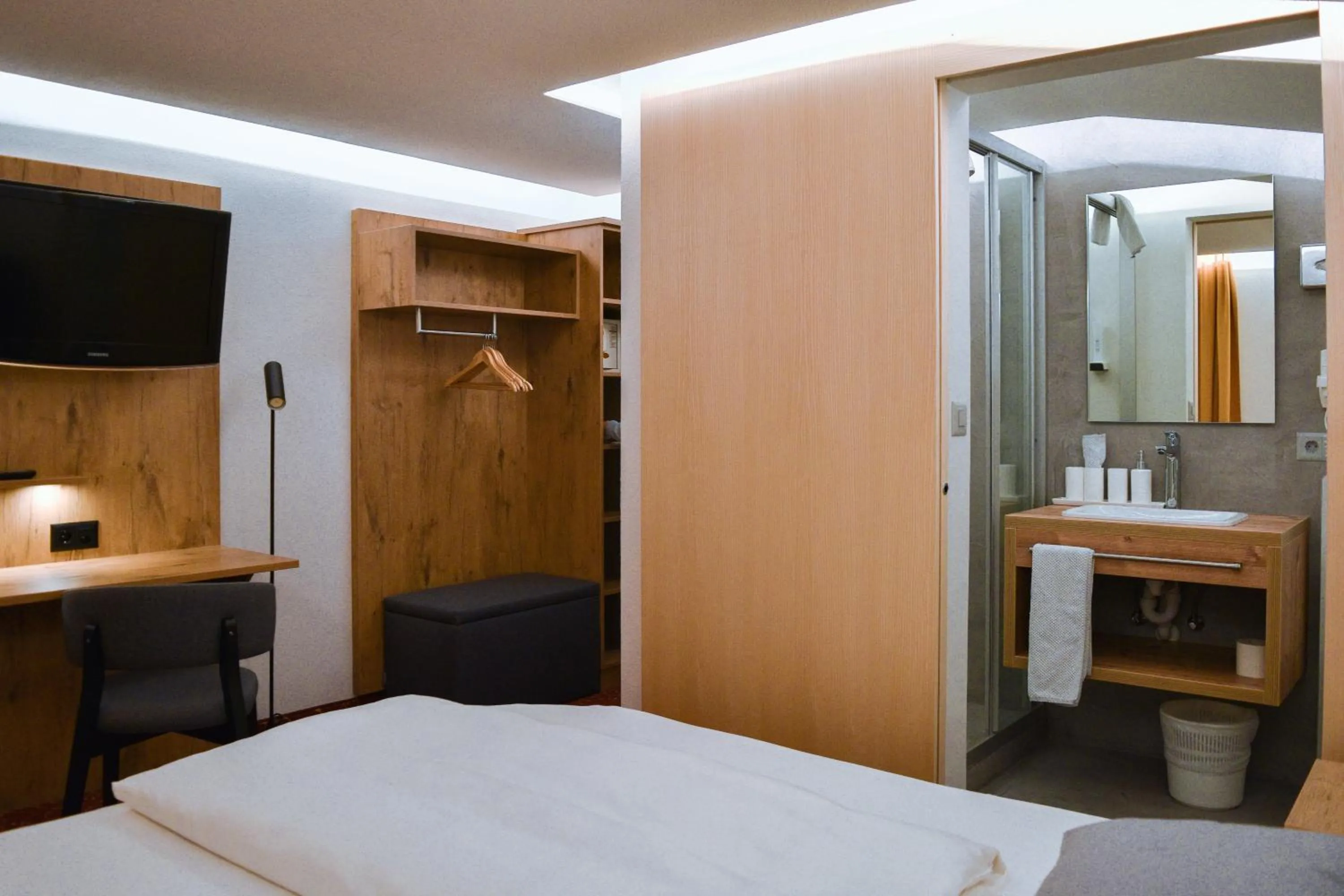 Photo of the whole room, Bed in Sonnenhotel Soldanella Sonneck