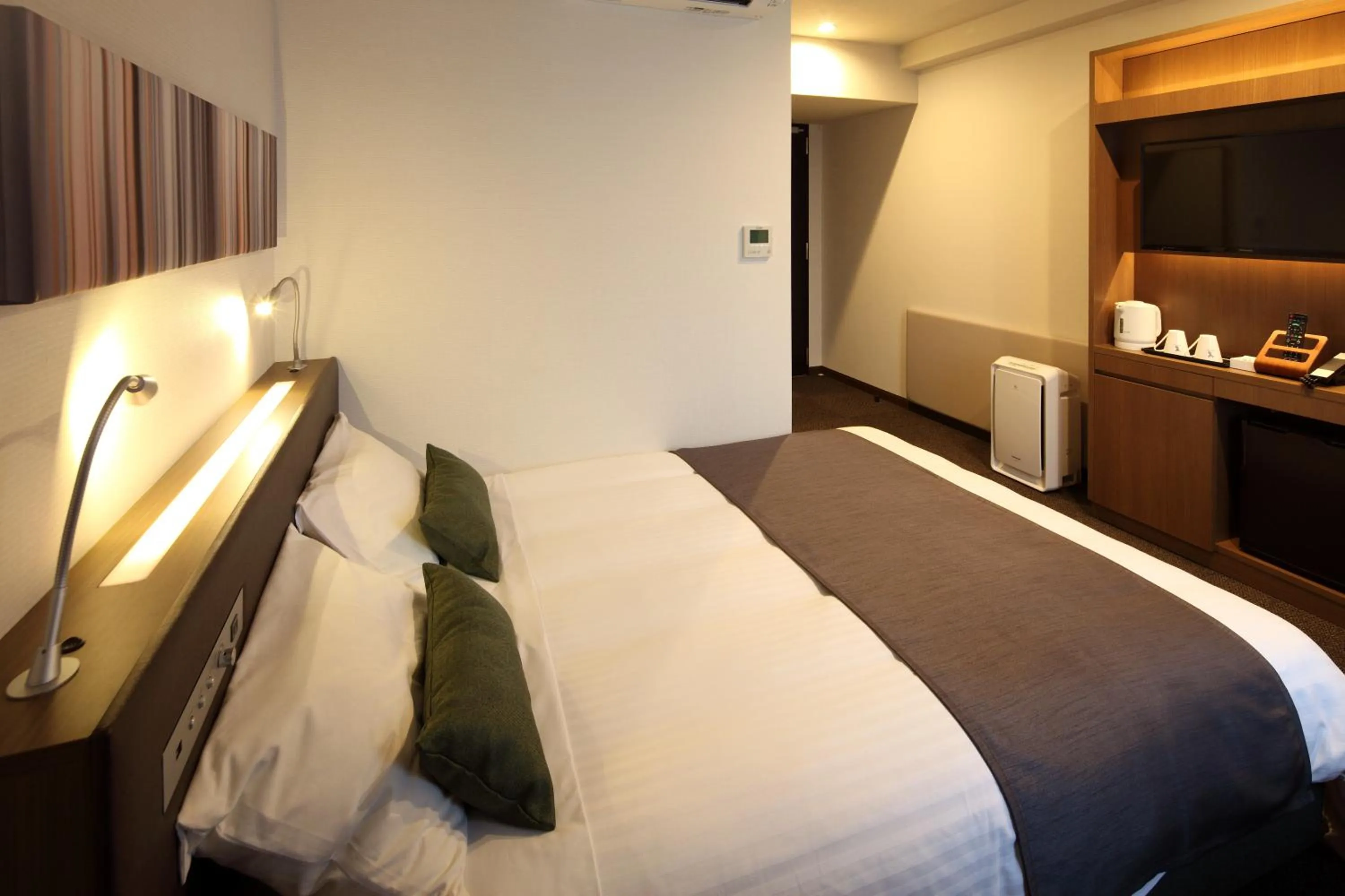 Photo of the whole room, Bed in Y's HOTEL Hanshin Amagasaki Ekimae