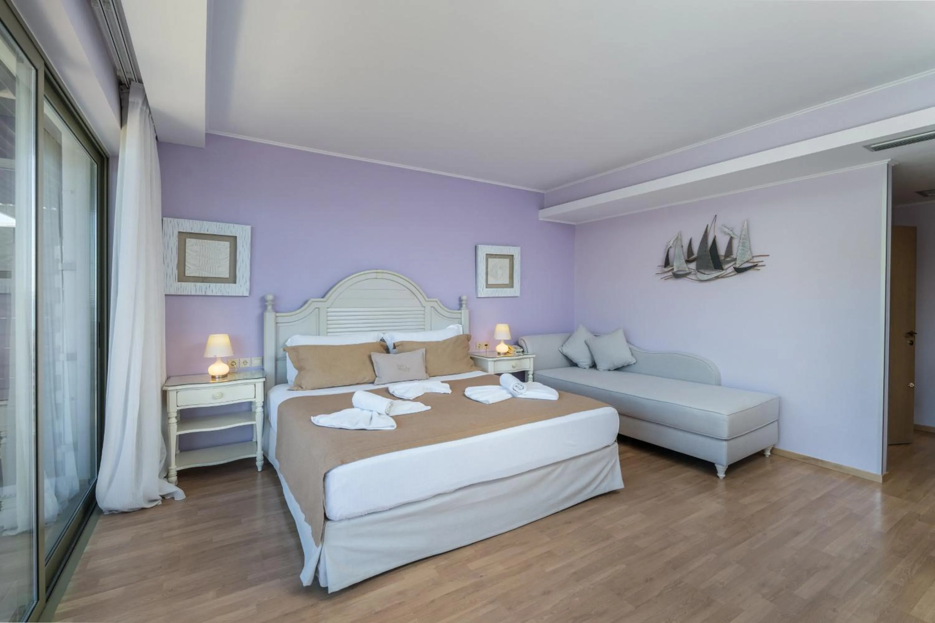 Bed in San Nicolas Resort Hotel