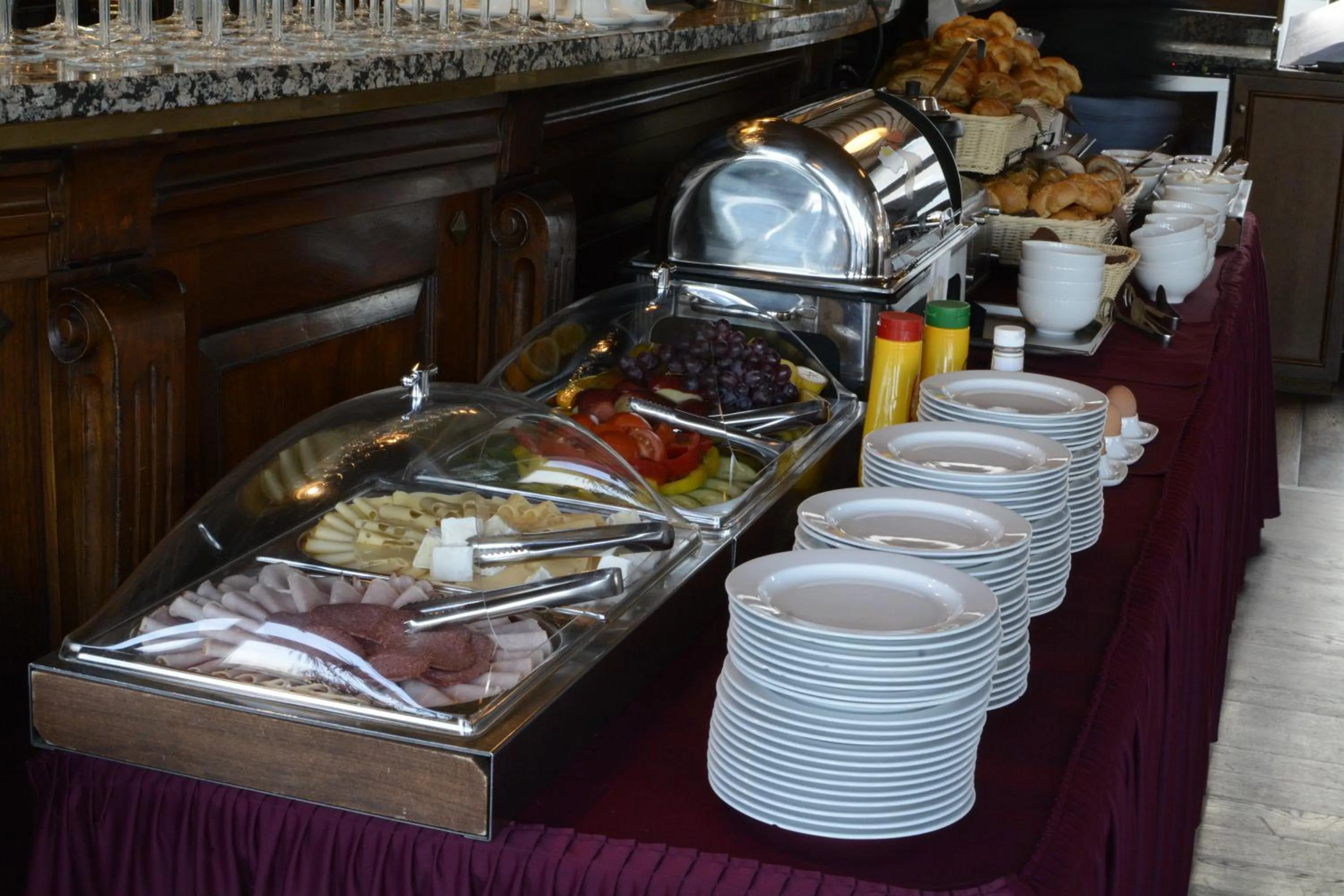 Restaurant/places to eat in Boat Hotel Matylda