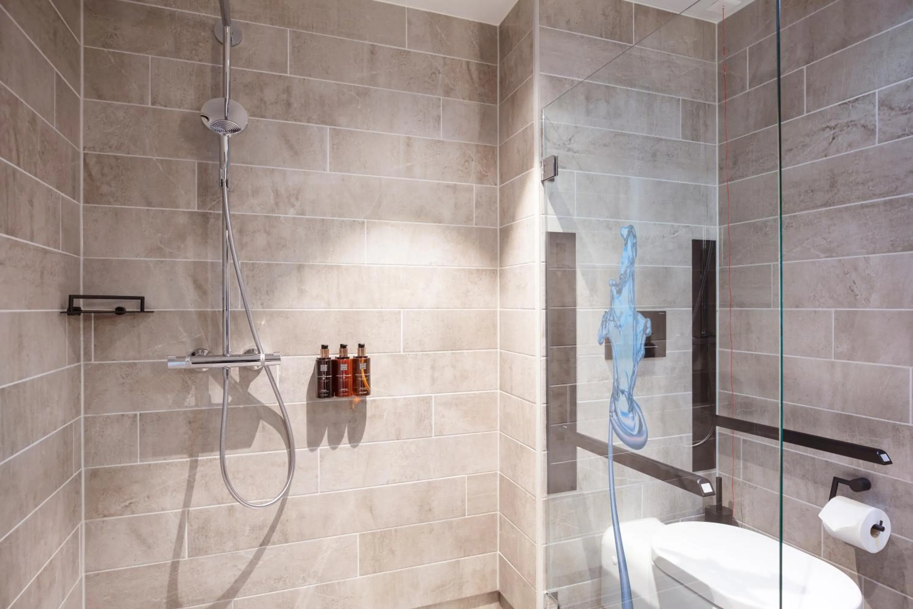 Shower in Clarion Hotel The Hub