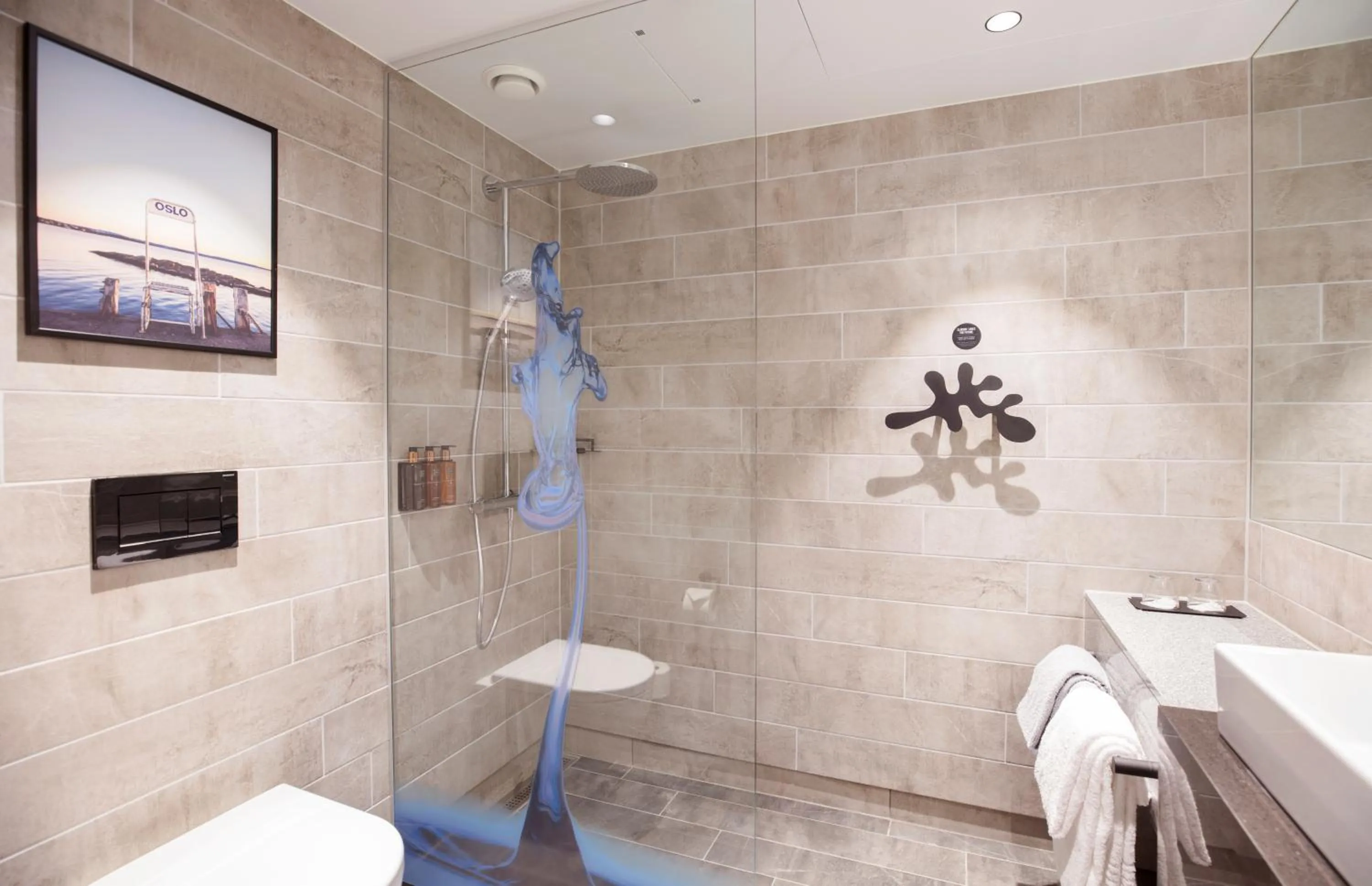 Shower in Clarion Hotel The Hub