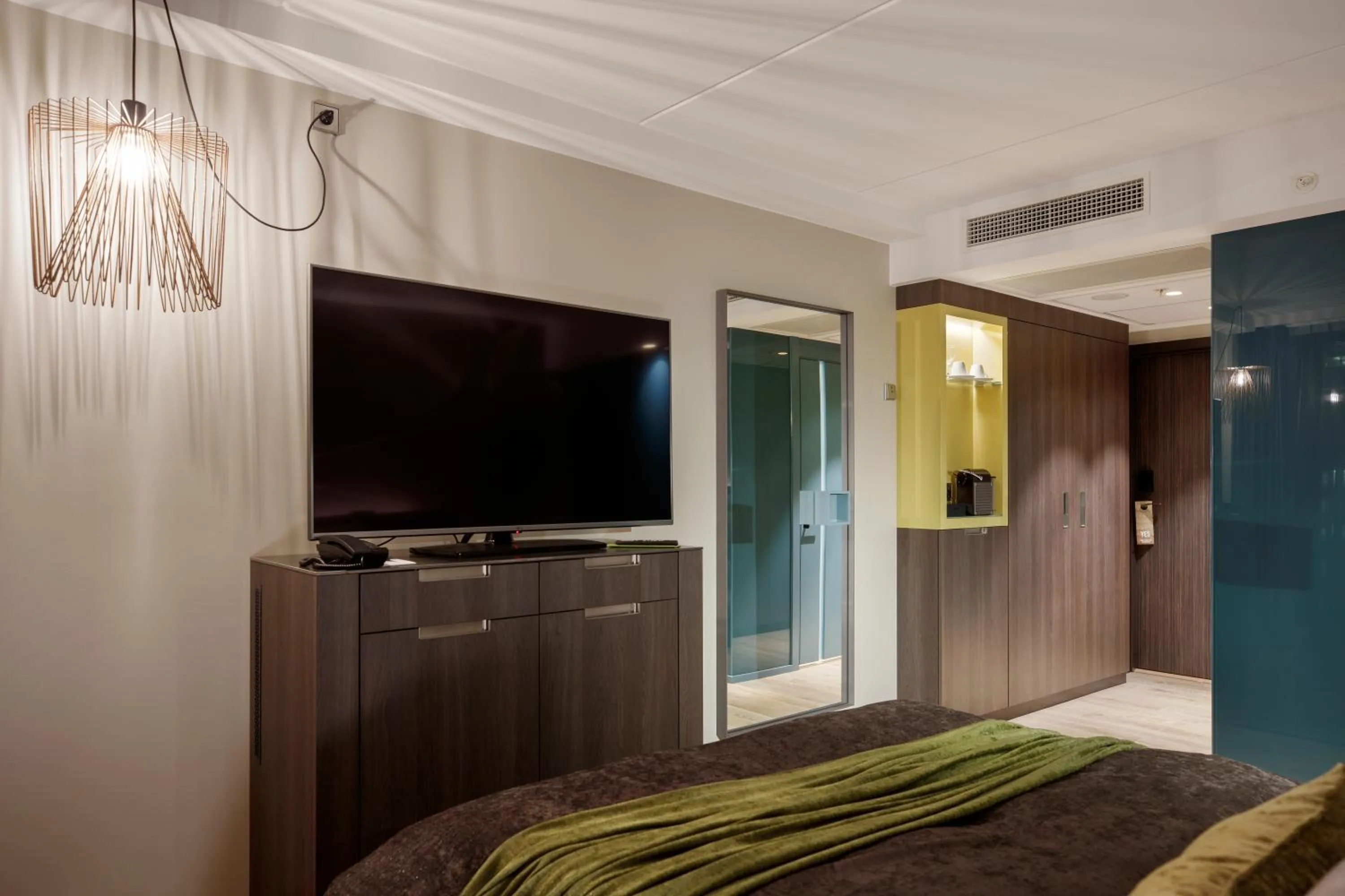 TV and multimedia, Bed in Clarion Hotel The Hub