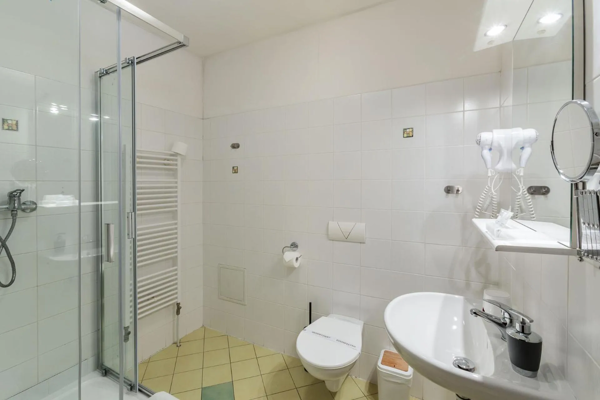 Bathroom in Augustus et Otto Hotel