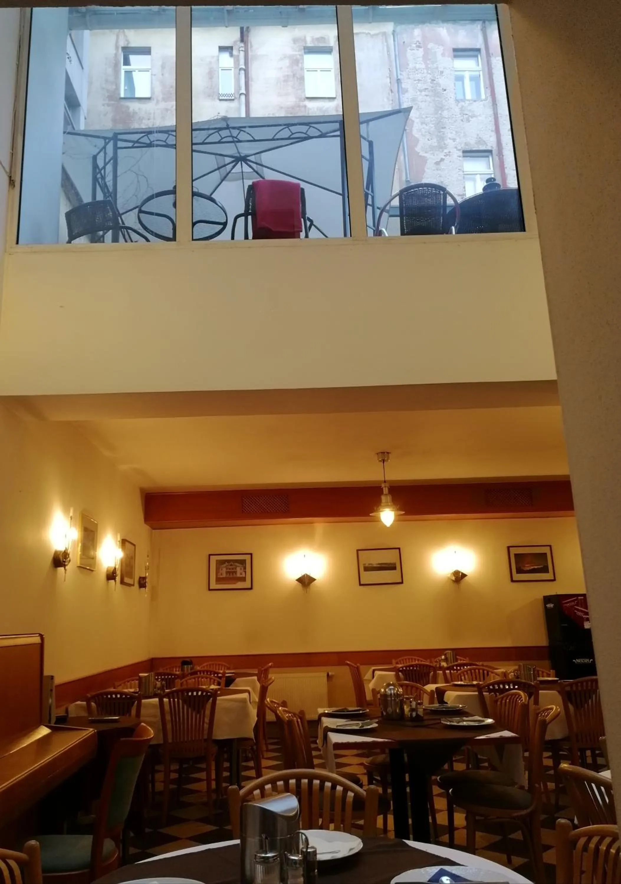 Food and drinks in Augustus et Otto Hotel