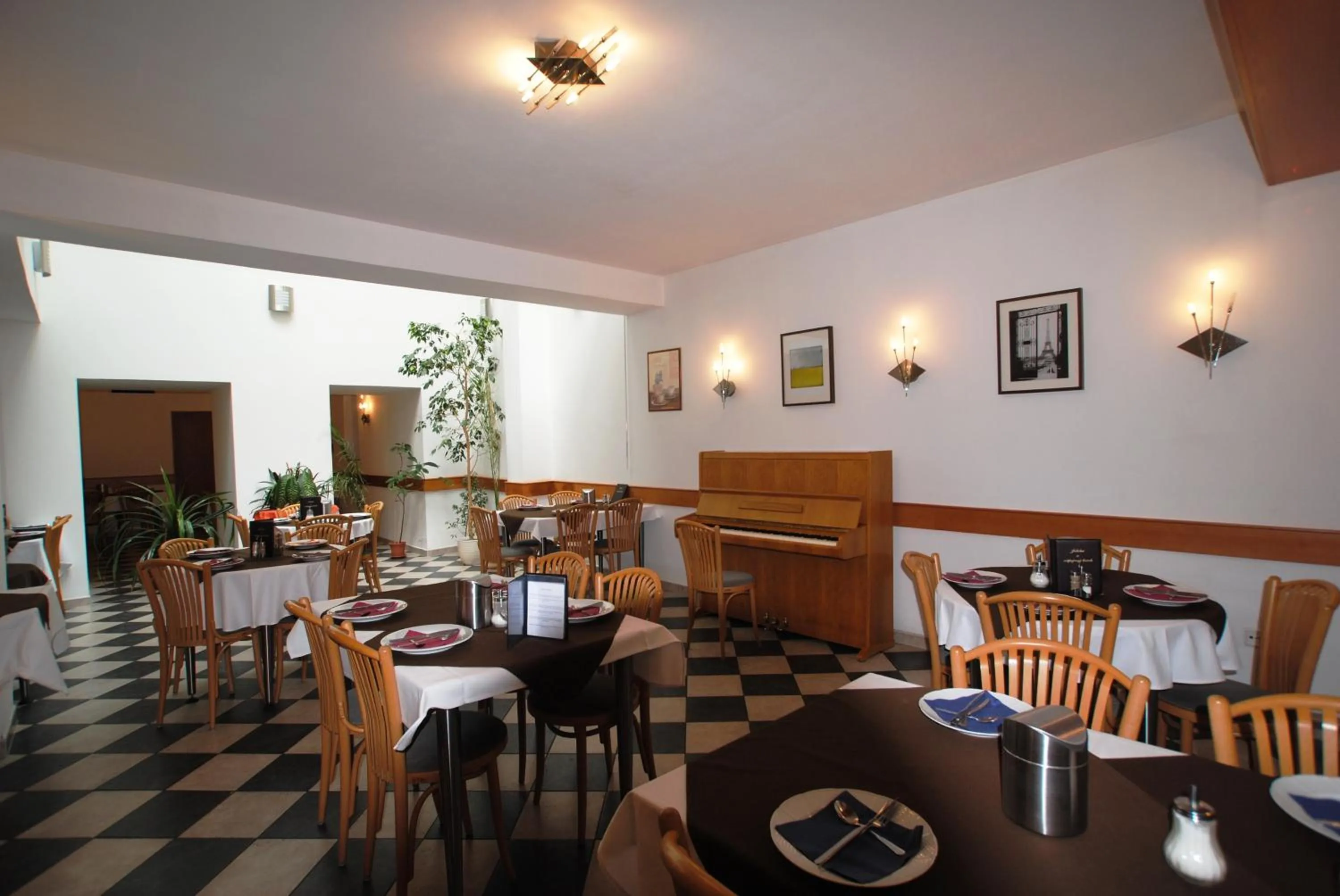 Restaurant/places to eat in Augustus et Otto Hotel