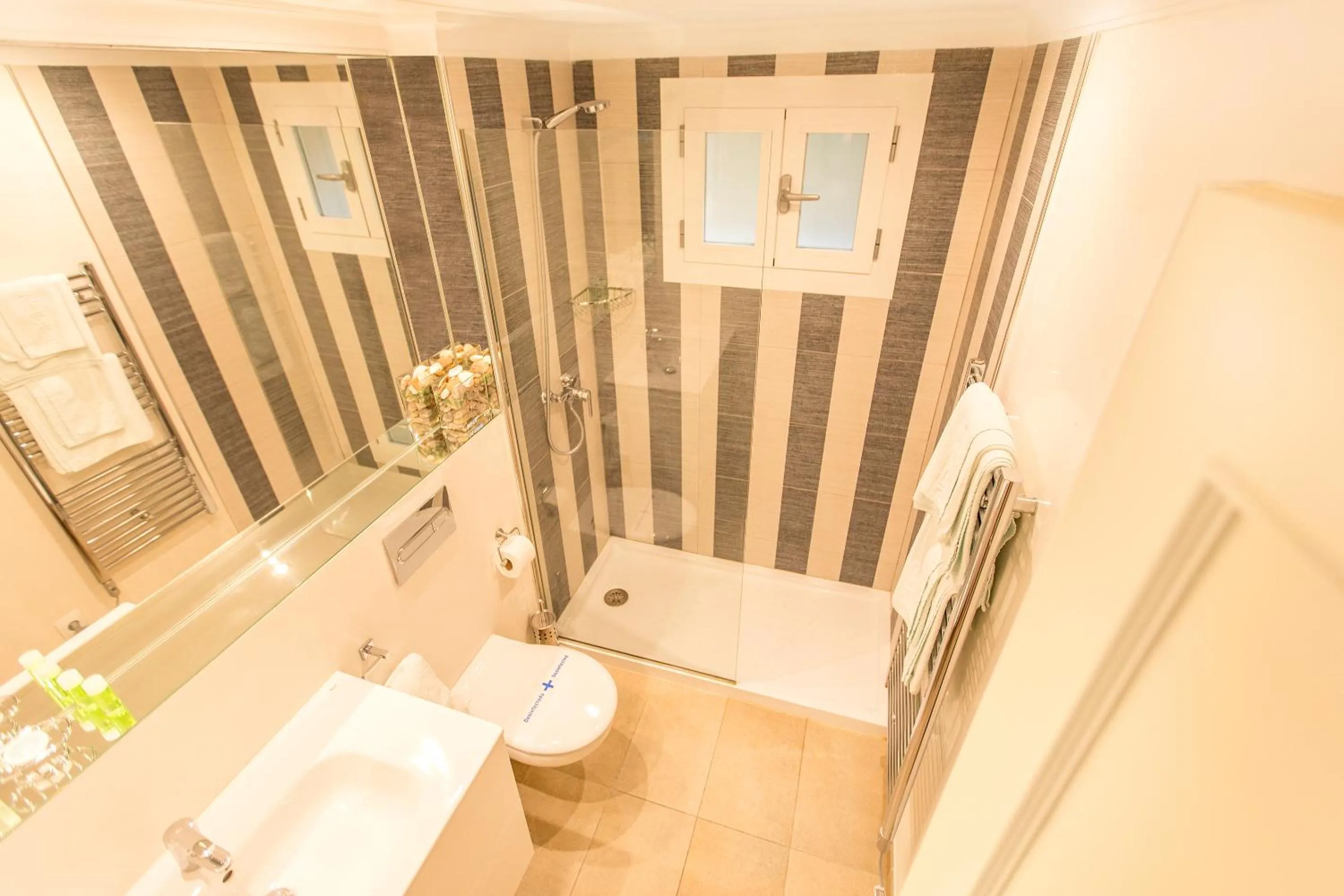 Bathroom in Hotel y Apartamentos DES PUIG