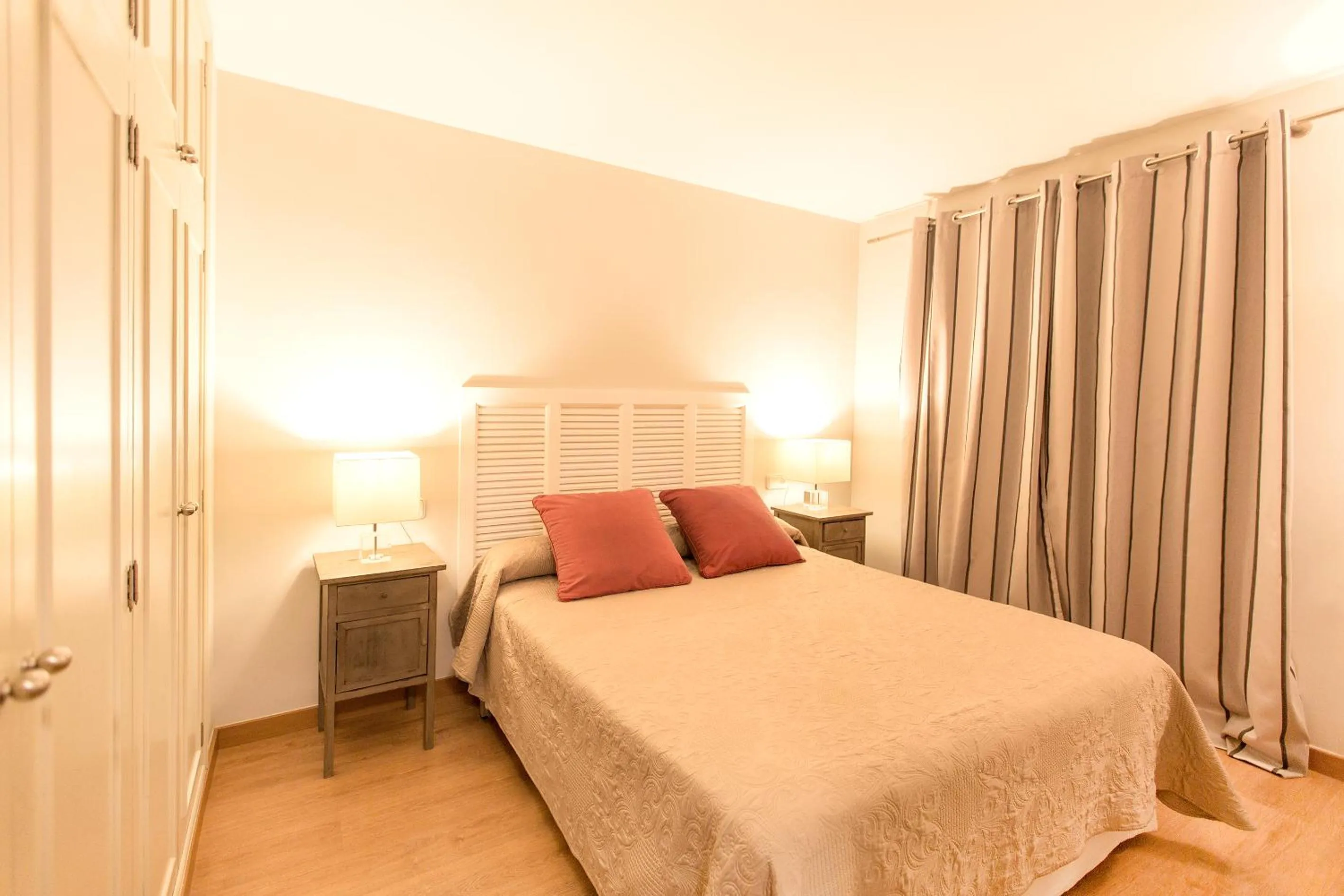 Bedroom, Bed in Hotel y Apartamentos DES PUIG