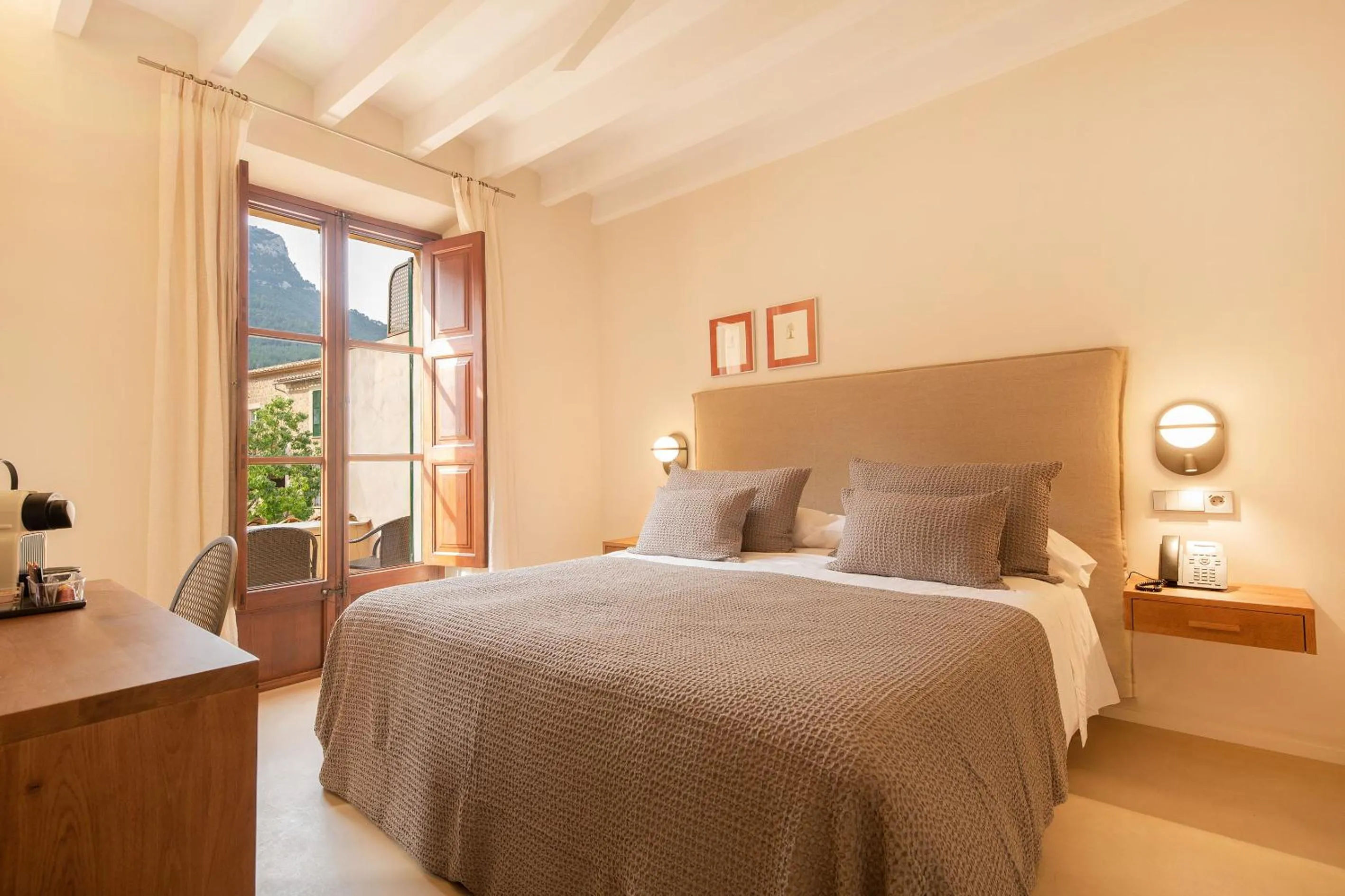 Bedroom, Bed in Hotel y Apartamentos DES PUIG