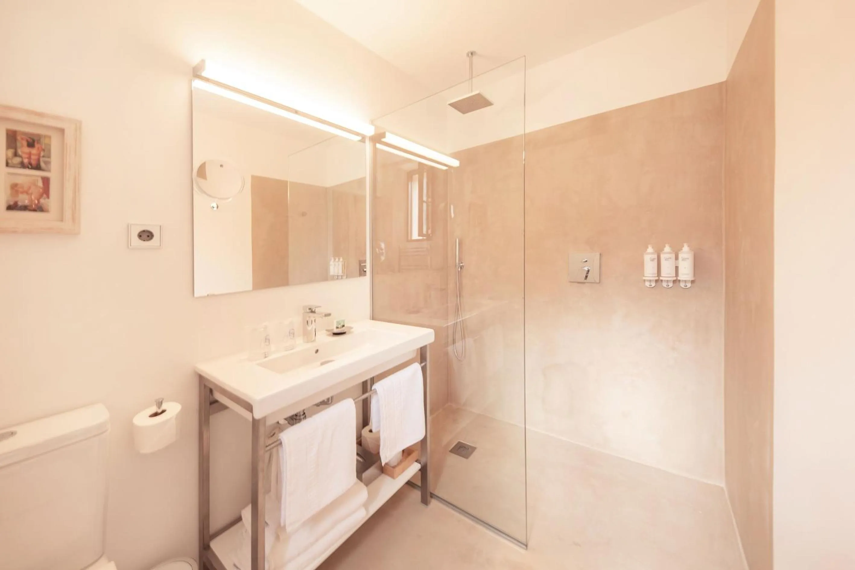 Bathroom in Hotel y Apartamentos DES PUIG