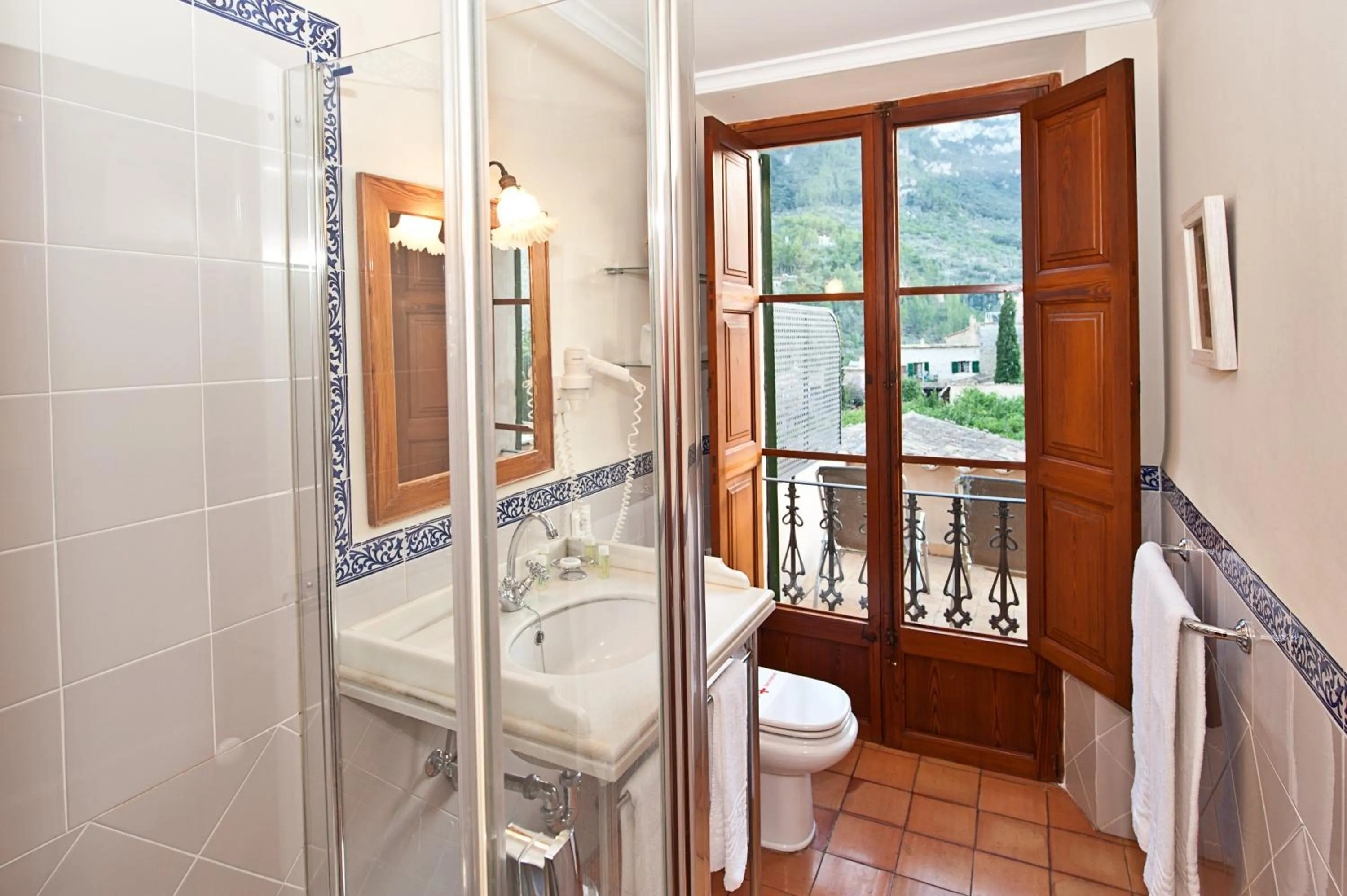 Twin Room in Hotel y Apartamentos DES PUIG