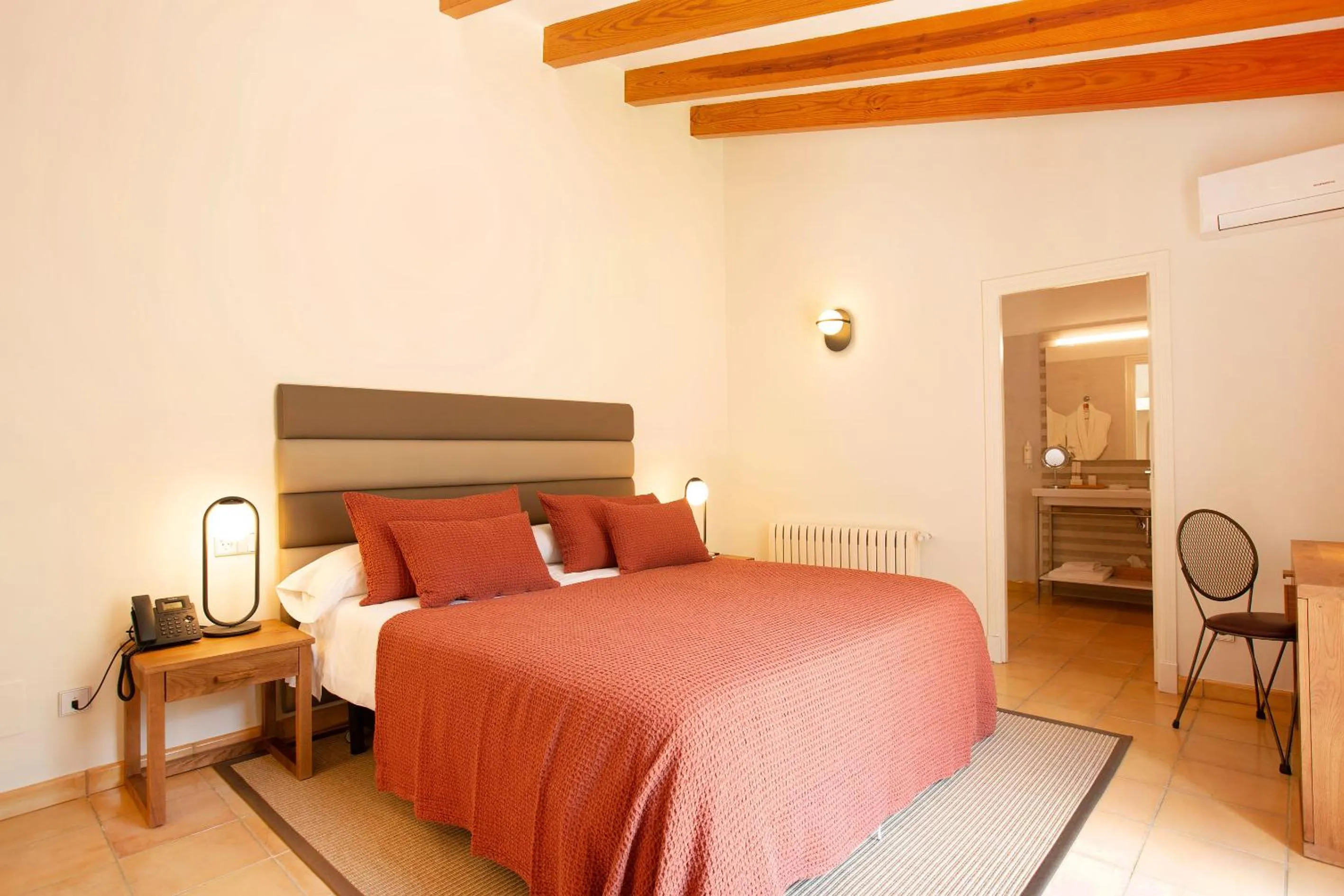 Bedroom, Bed in Hotel y Apartamentos DES PUIG