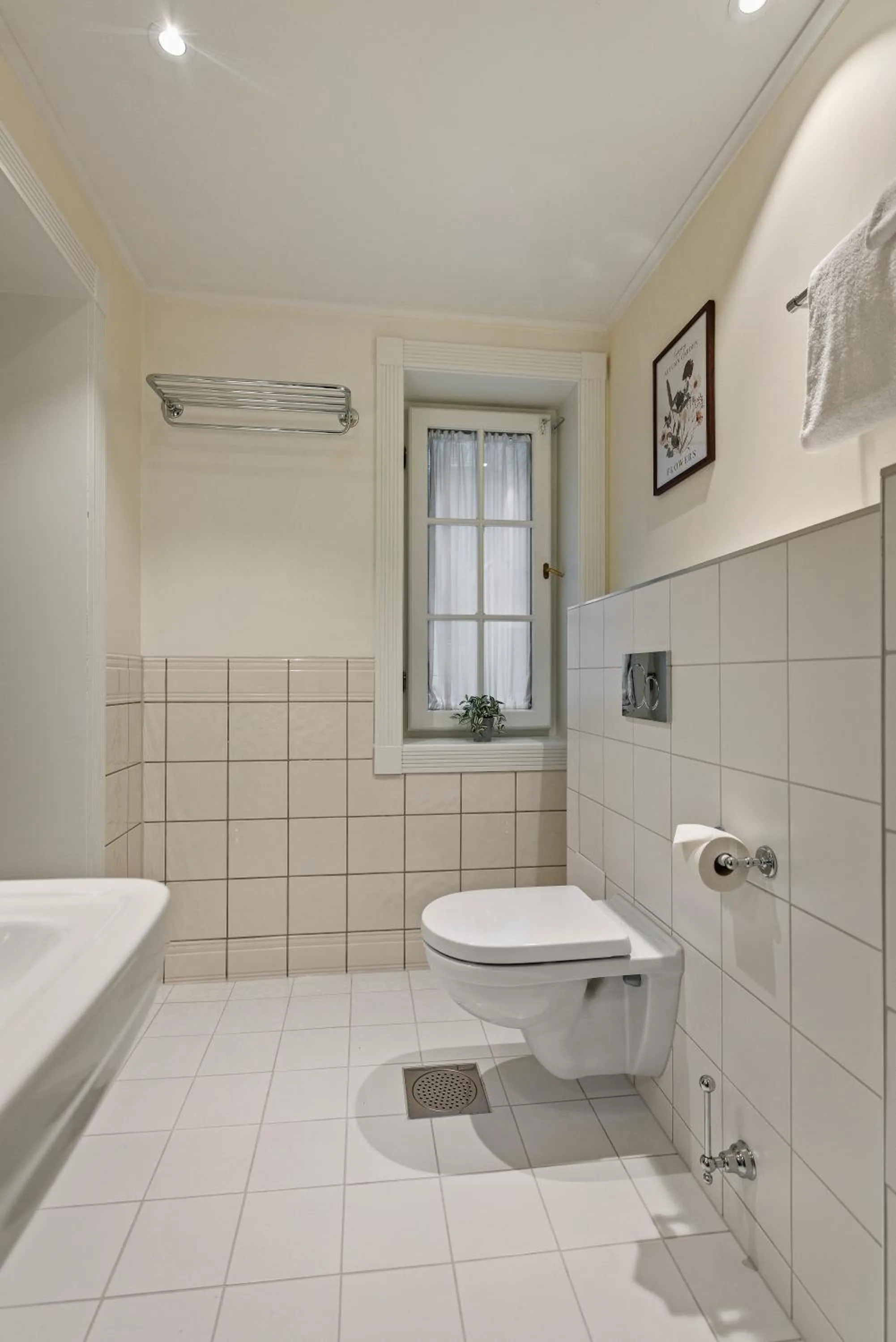 Toilet in Home Hotel Bastion