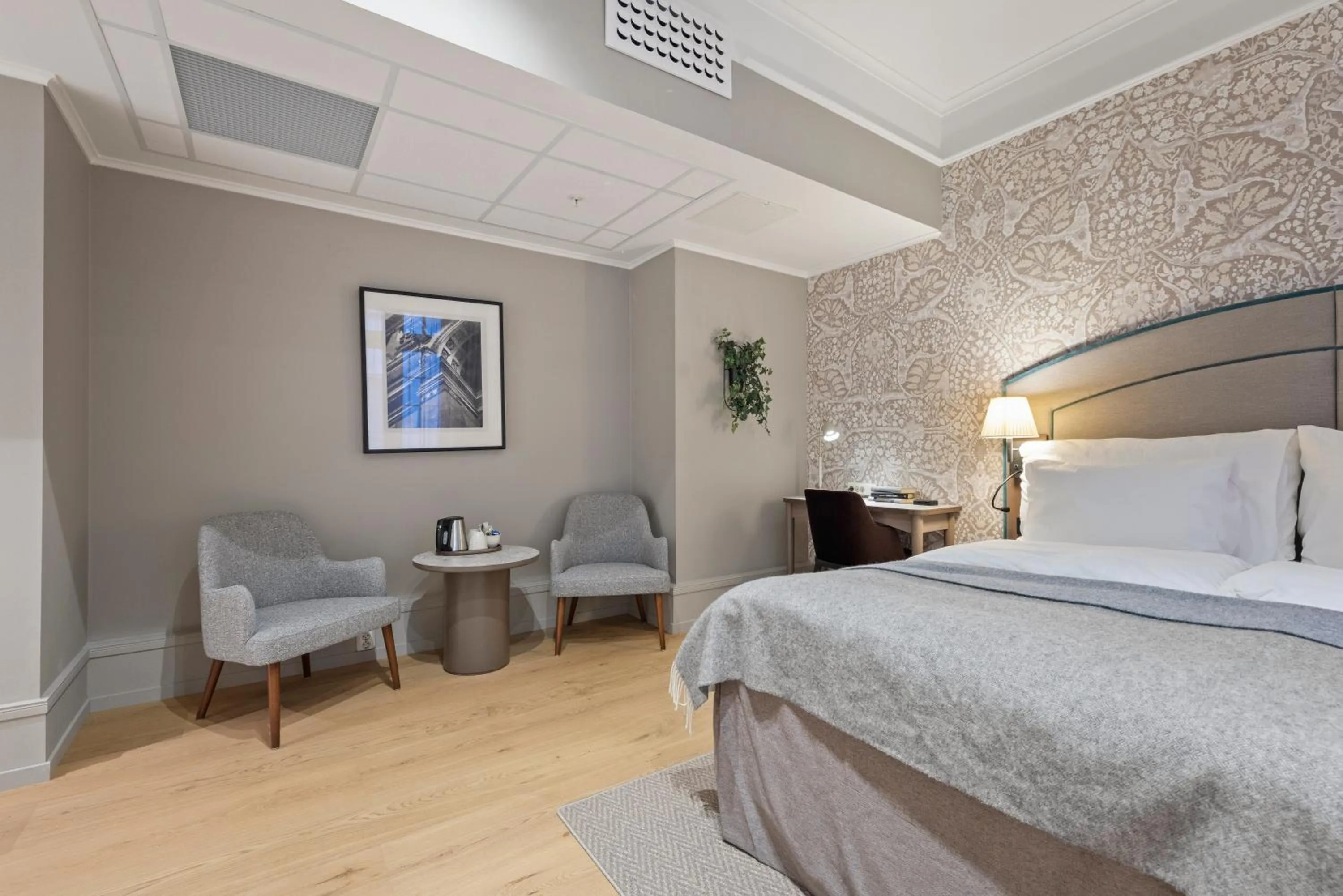 Seating area, Bed in Home Hotel Bastion