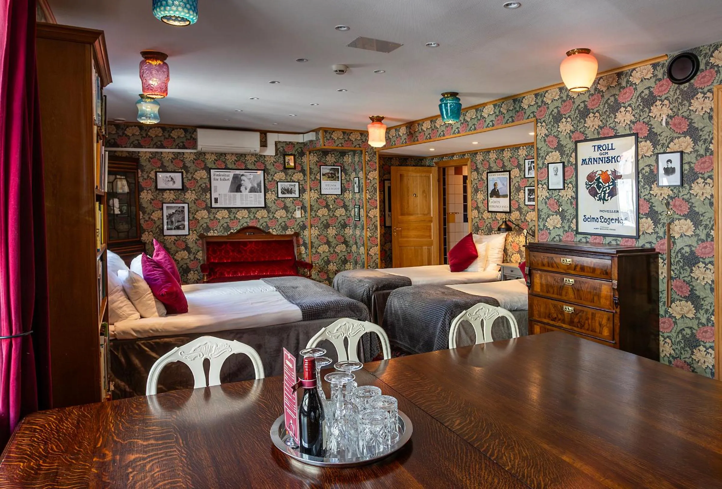 Bed in Hotell Gästis