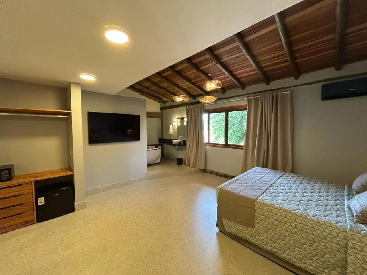 Queen Room with Spa Bath in Hotel Coquille Queen Room with Spa Bath in Hotel Coquille