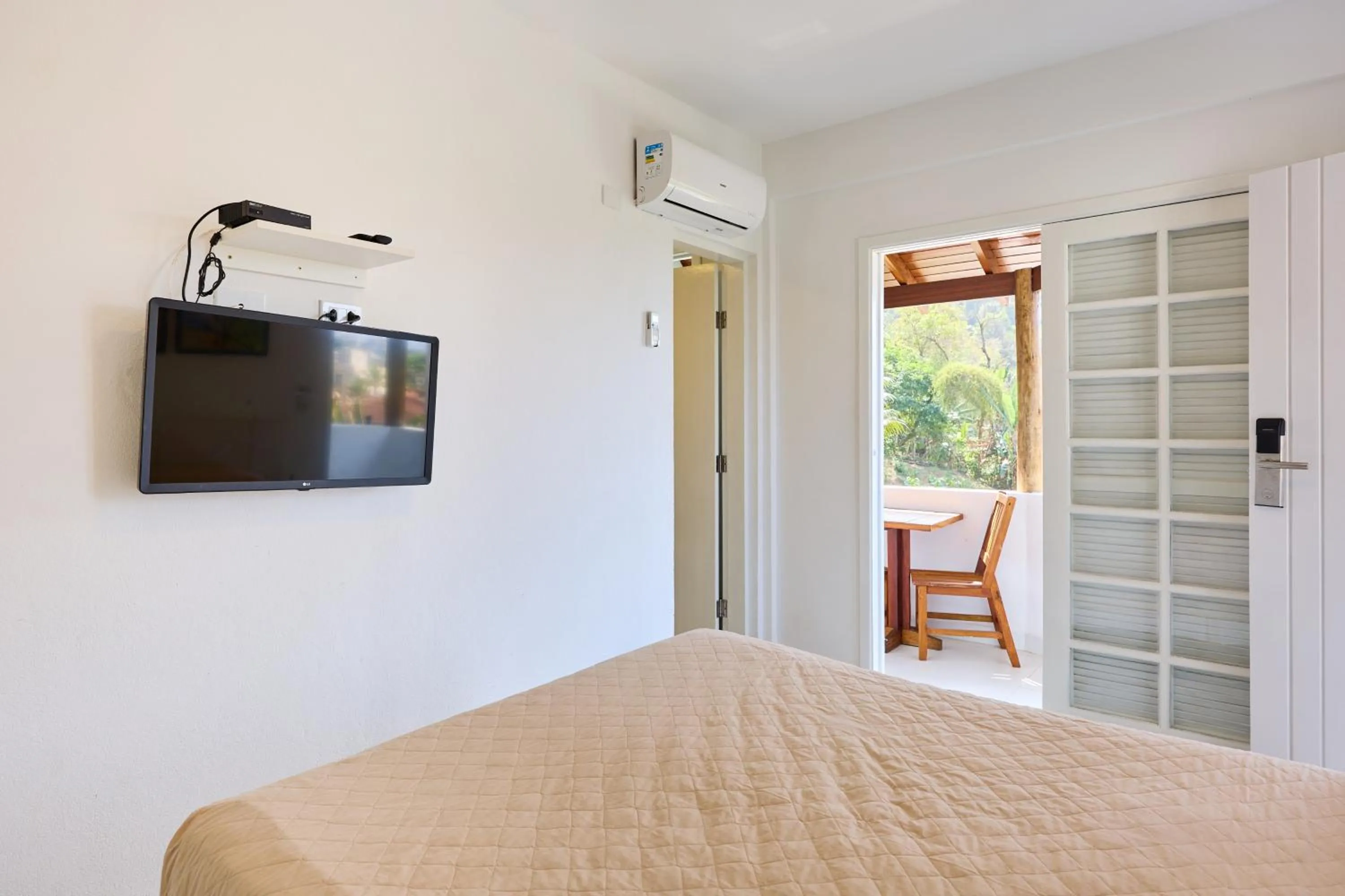 TV and multimedia, Bed in Hotel Coquille