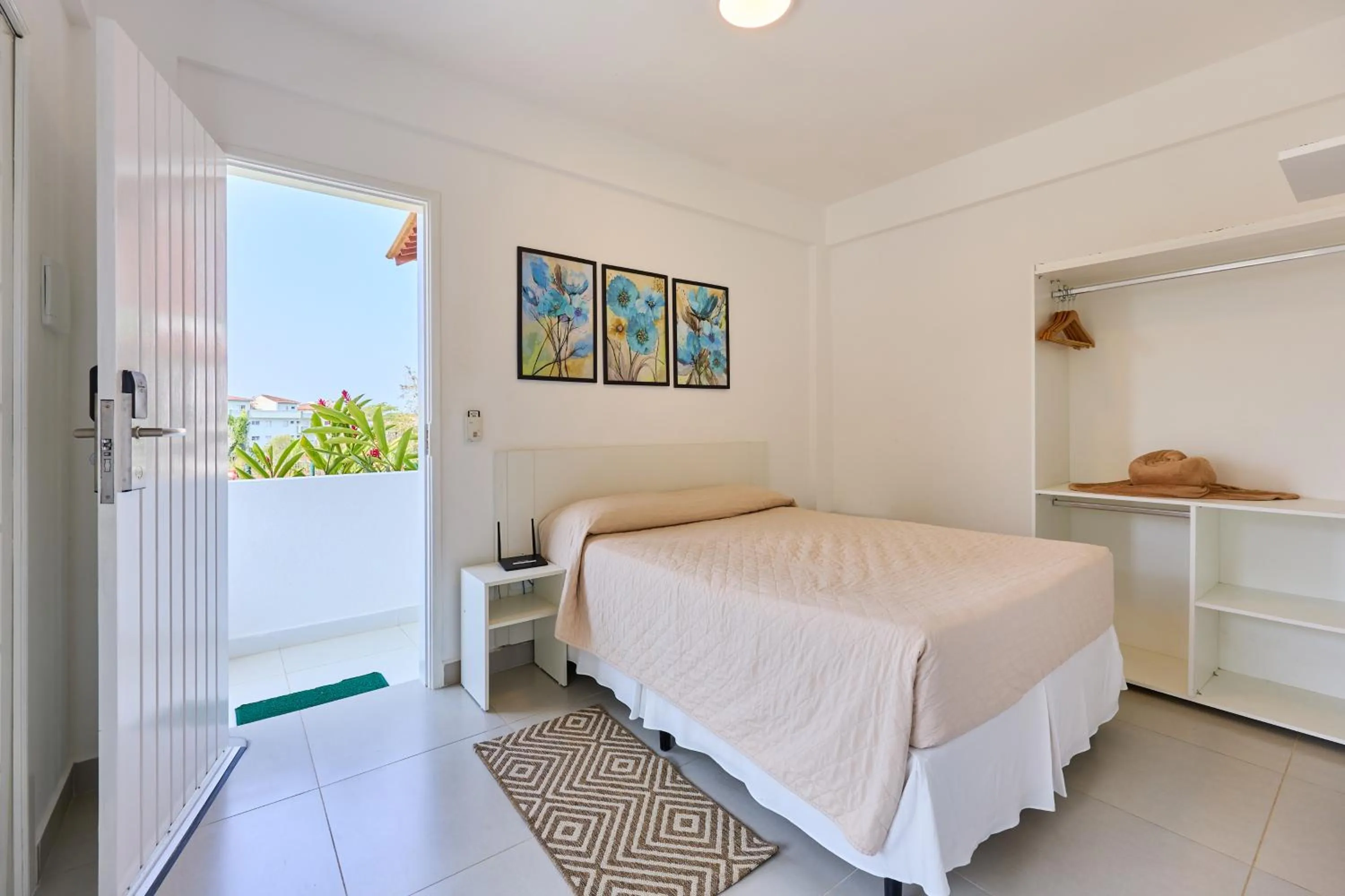 Photo of the whole room, Bed in Hotel Coquille