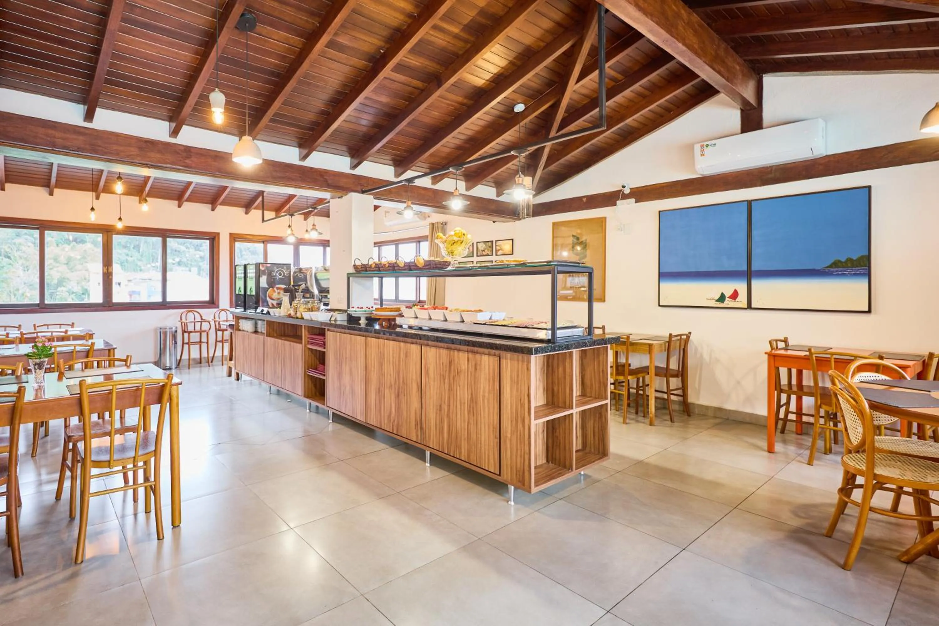 Restaurant/places to eat in Hotel Coquille