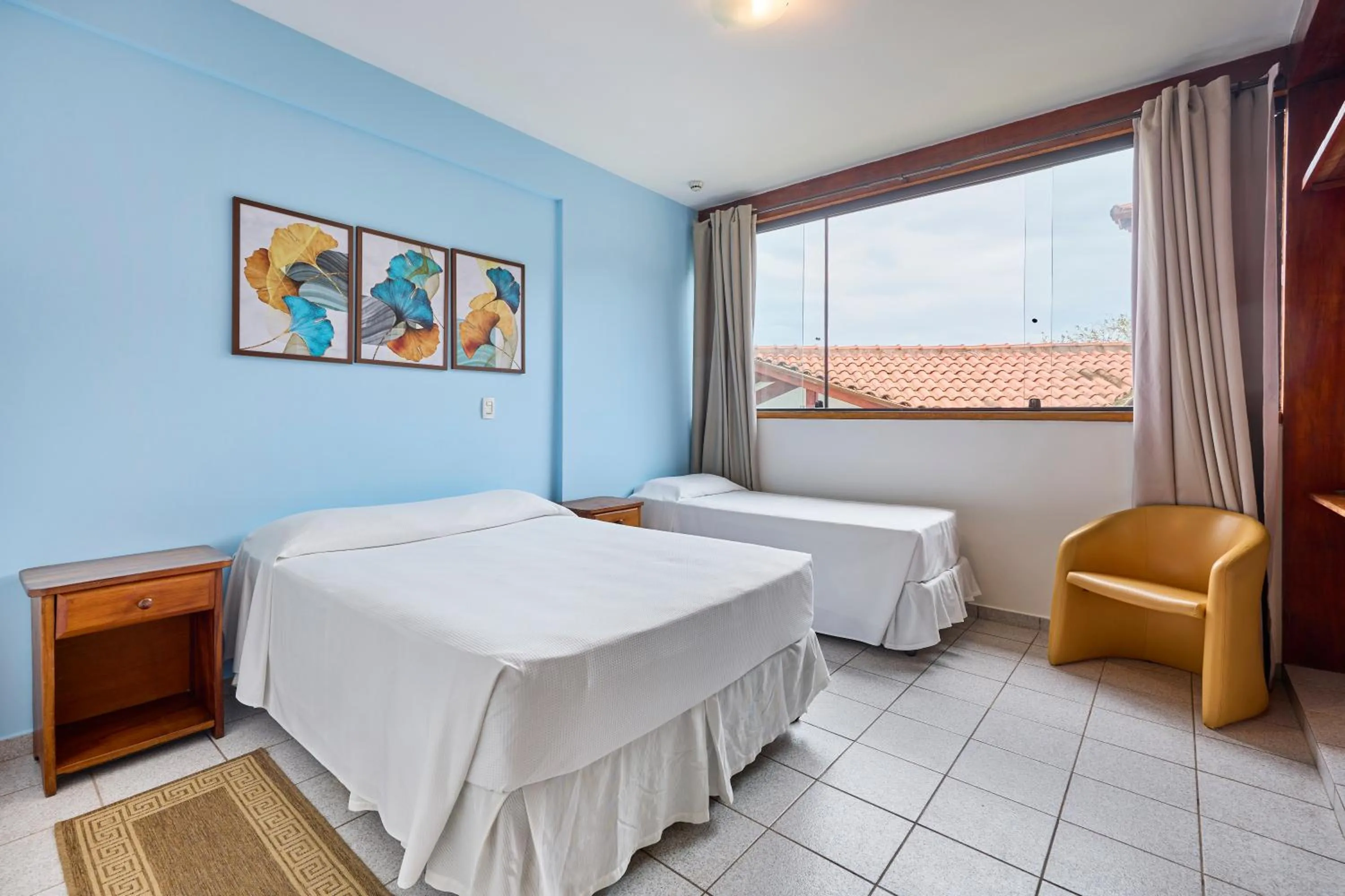 Photo of the whole room, Bed in Hotel Coquille