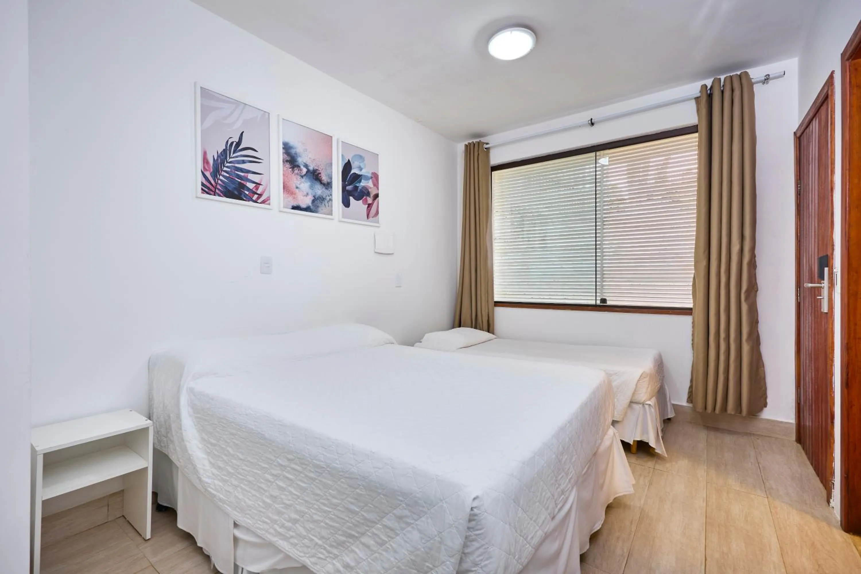 Photo of the whole room, Bed in Hotel Coquille