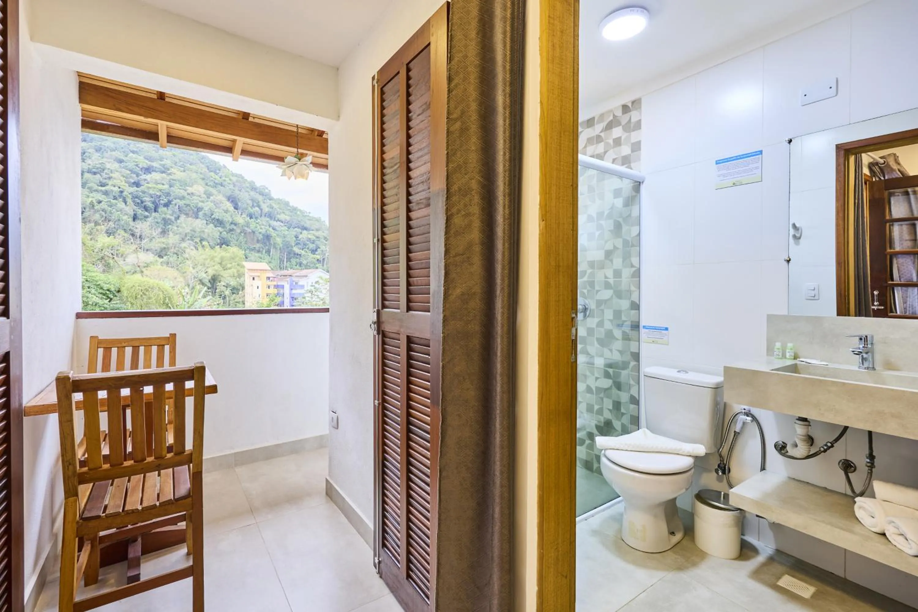 Bathroom in Hotel Coquille