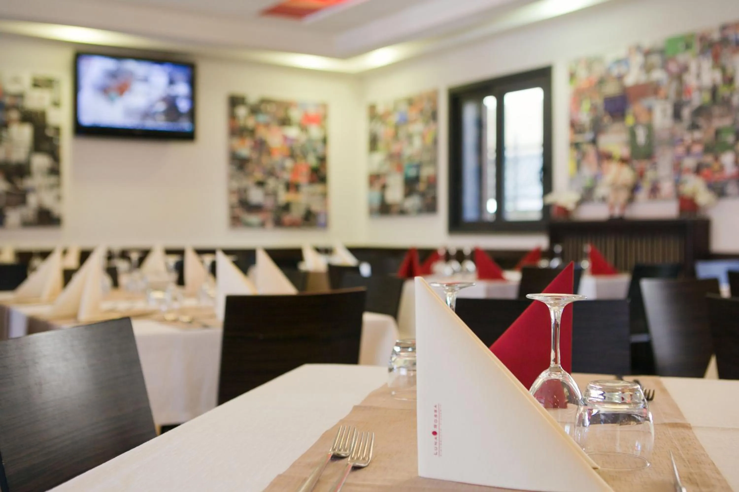 Restaurant/places to eat in Rama Palace Hotel