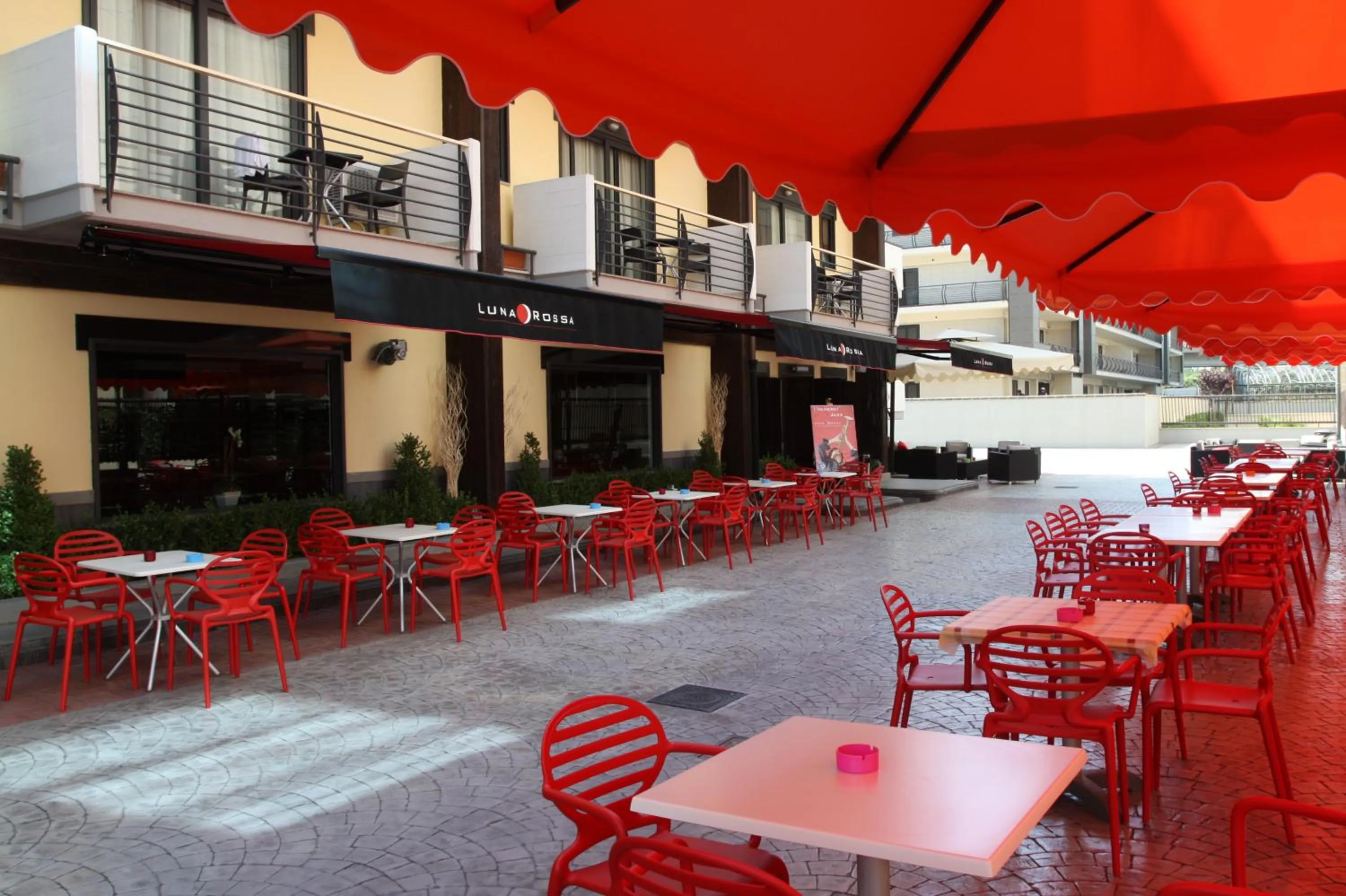 Restaurant/places to eat in Rama Palace Hotel