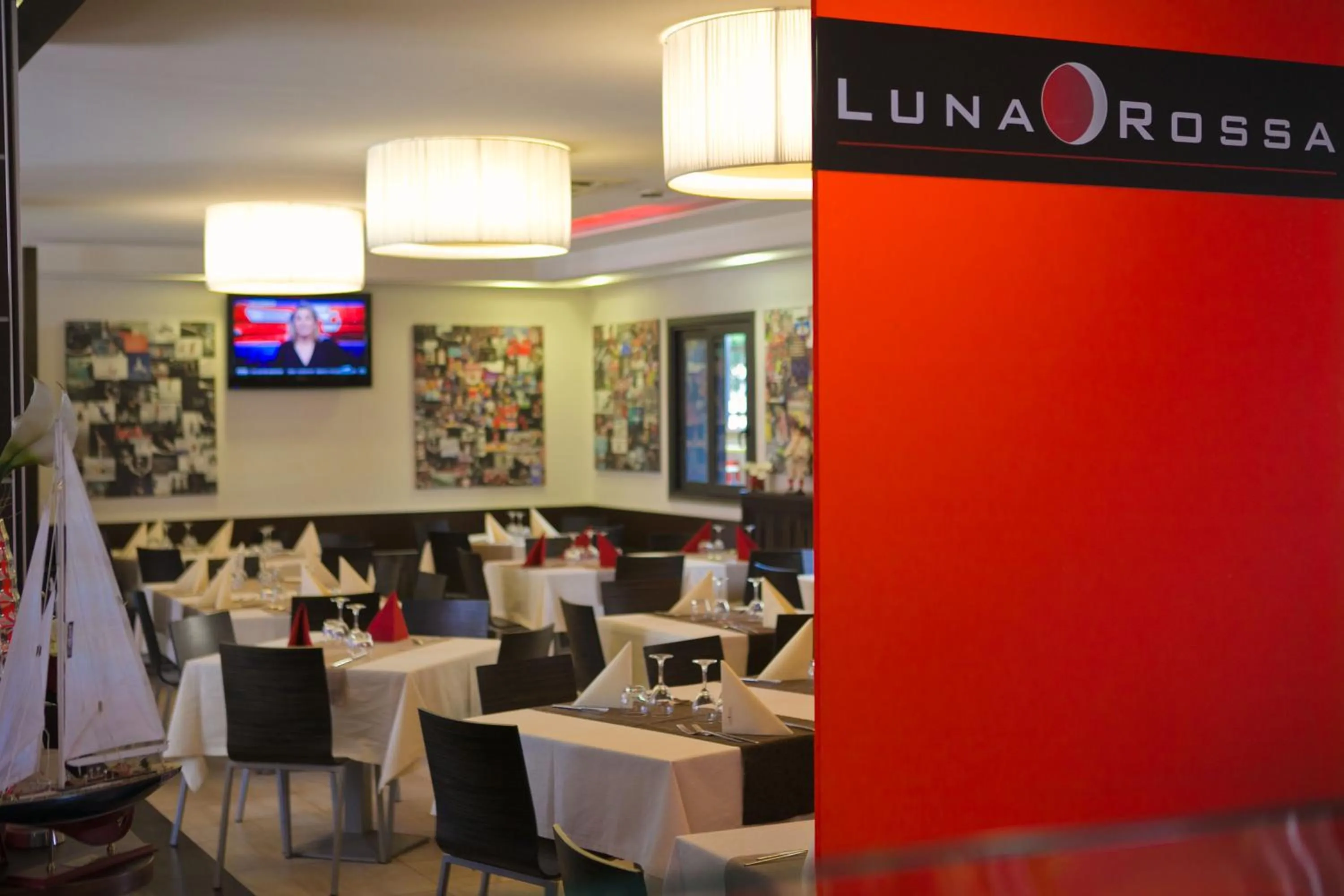 Restaurant/places to eat in Rama Palace Hotel