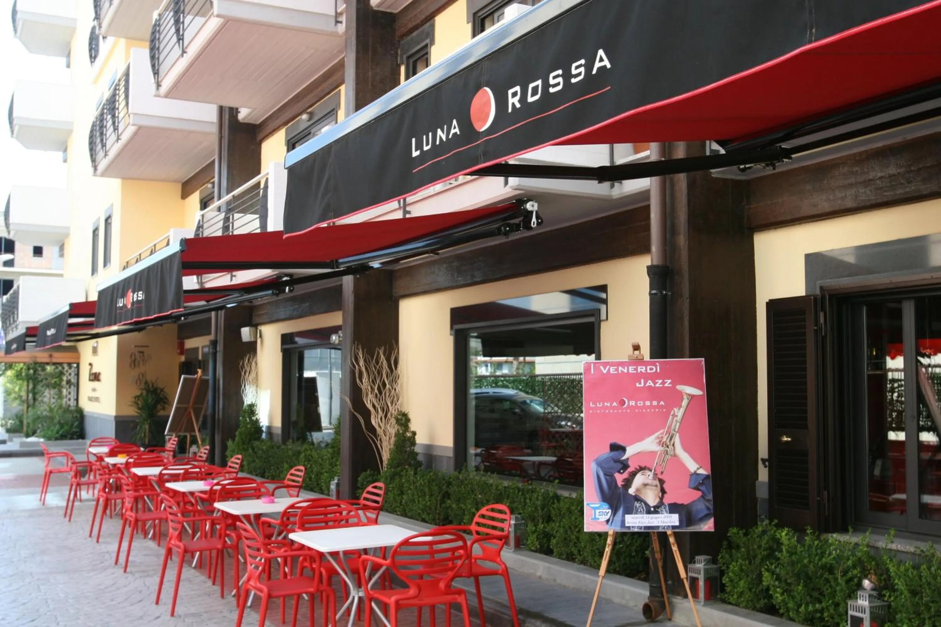 Restaurant/places to eat in Rama Palace Hotel