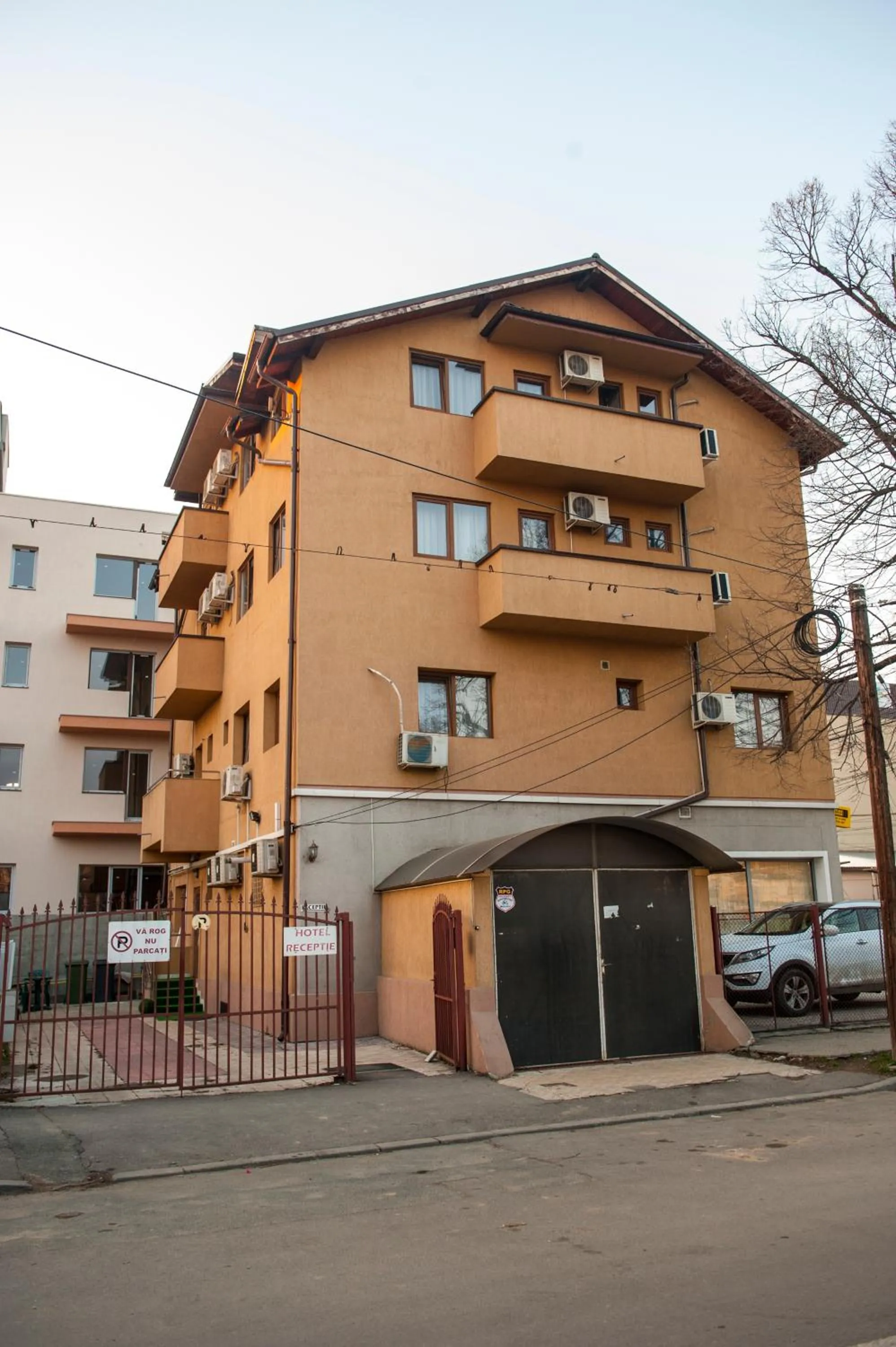 Facade/entrance in La Casa Nord