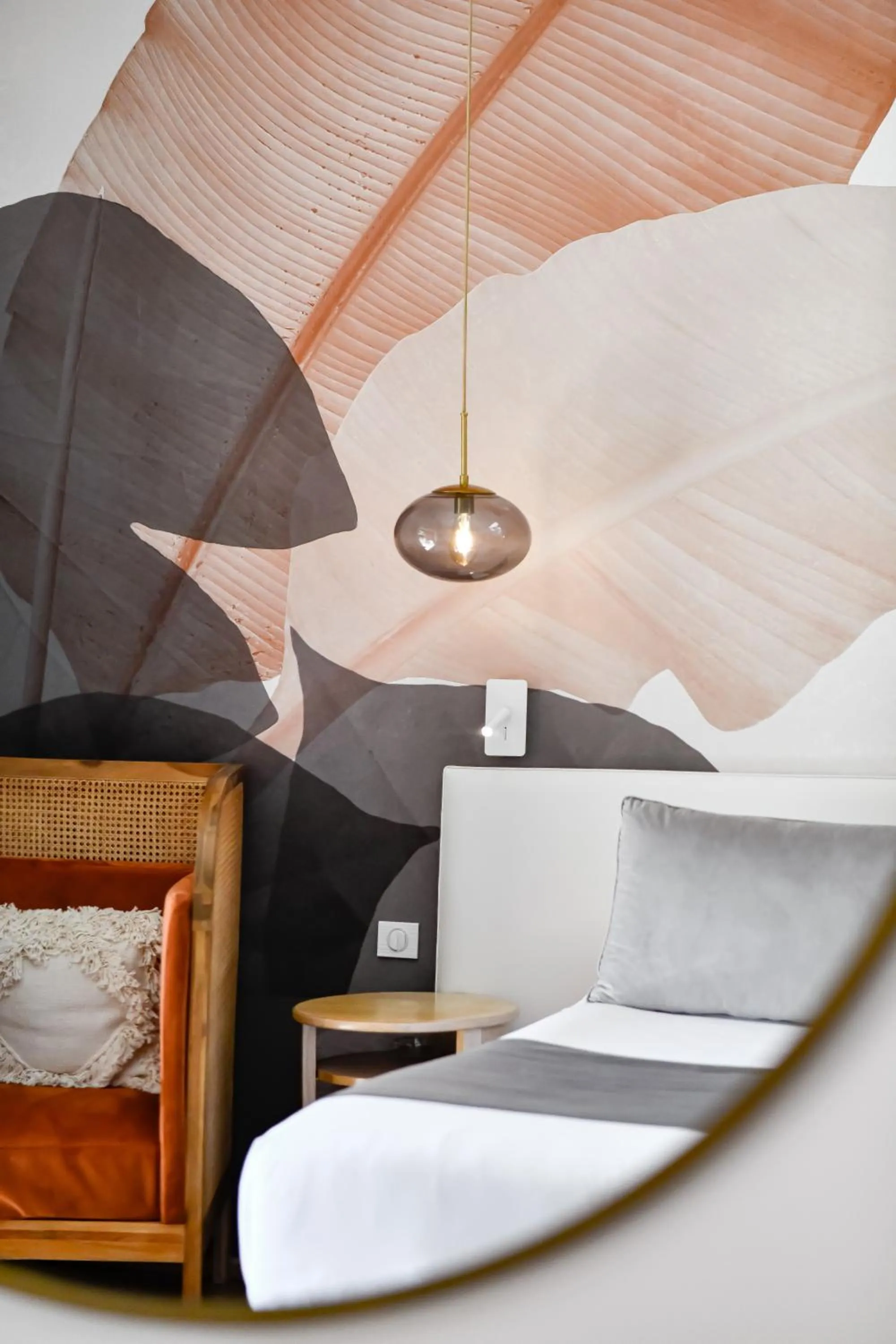 Bedroom, Bed in Hôtel Les Frères Ibarboure