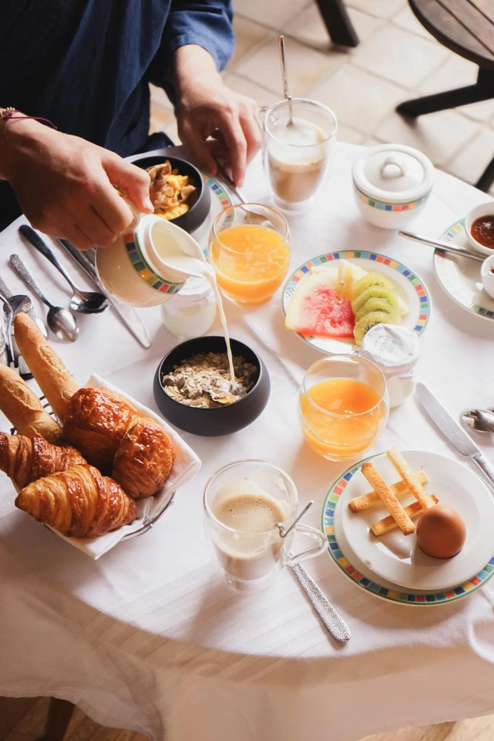 Breakfast in Hôtel Les Frères Ibarboure