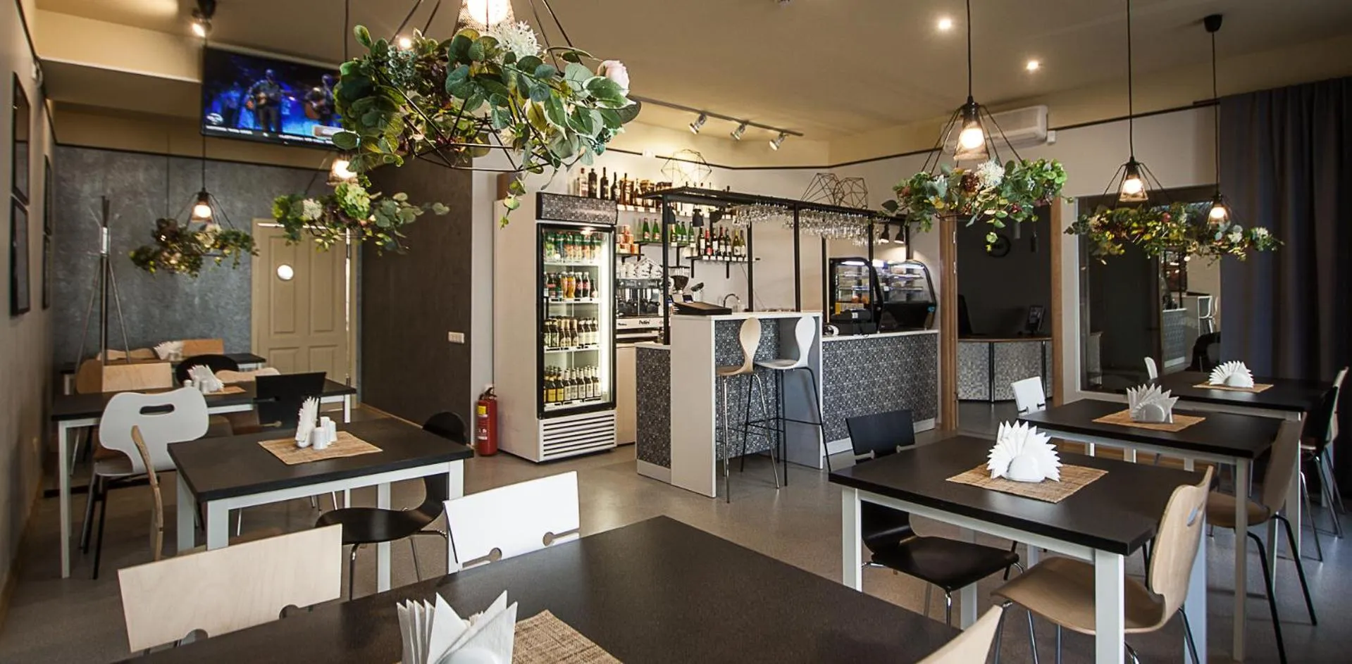 Restaurant/places to eat in Saules rati