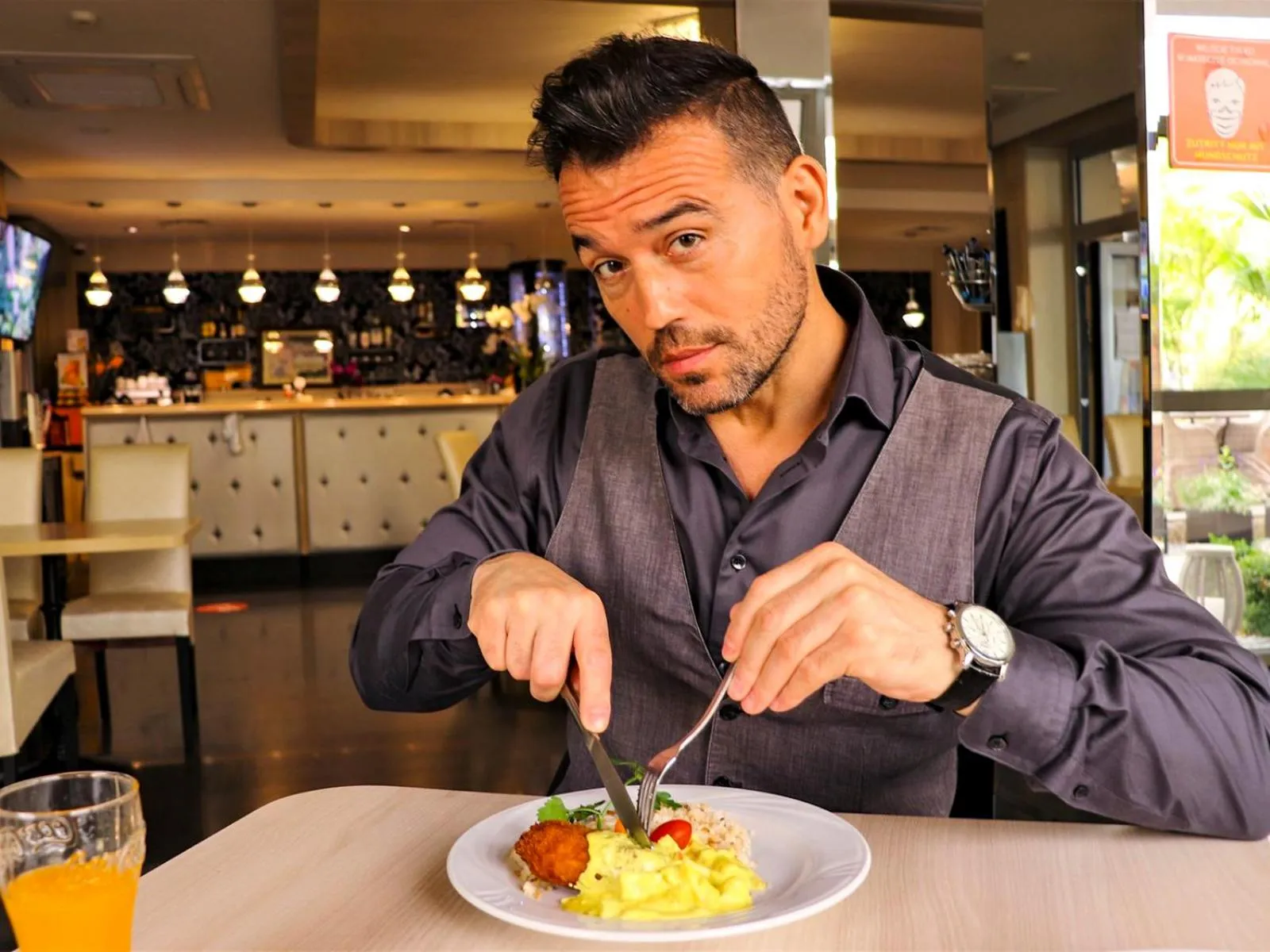 Restaurant/places to eat in Villa Delfin Spa